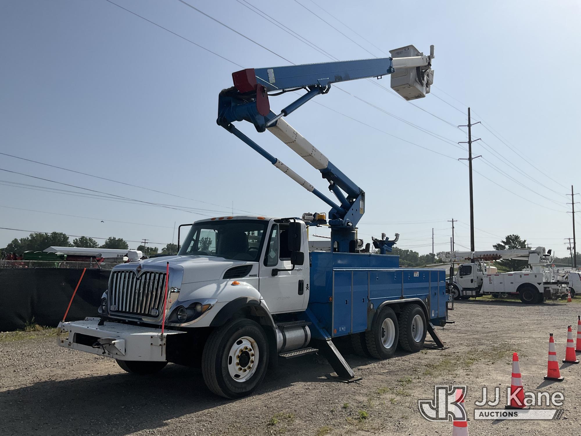 Photo of a 2014 International 7400