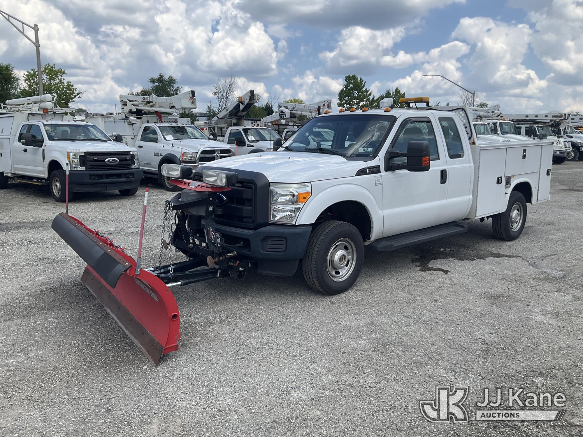 2016 Ford F250 4x4 Extended-Cab Service Truck