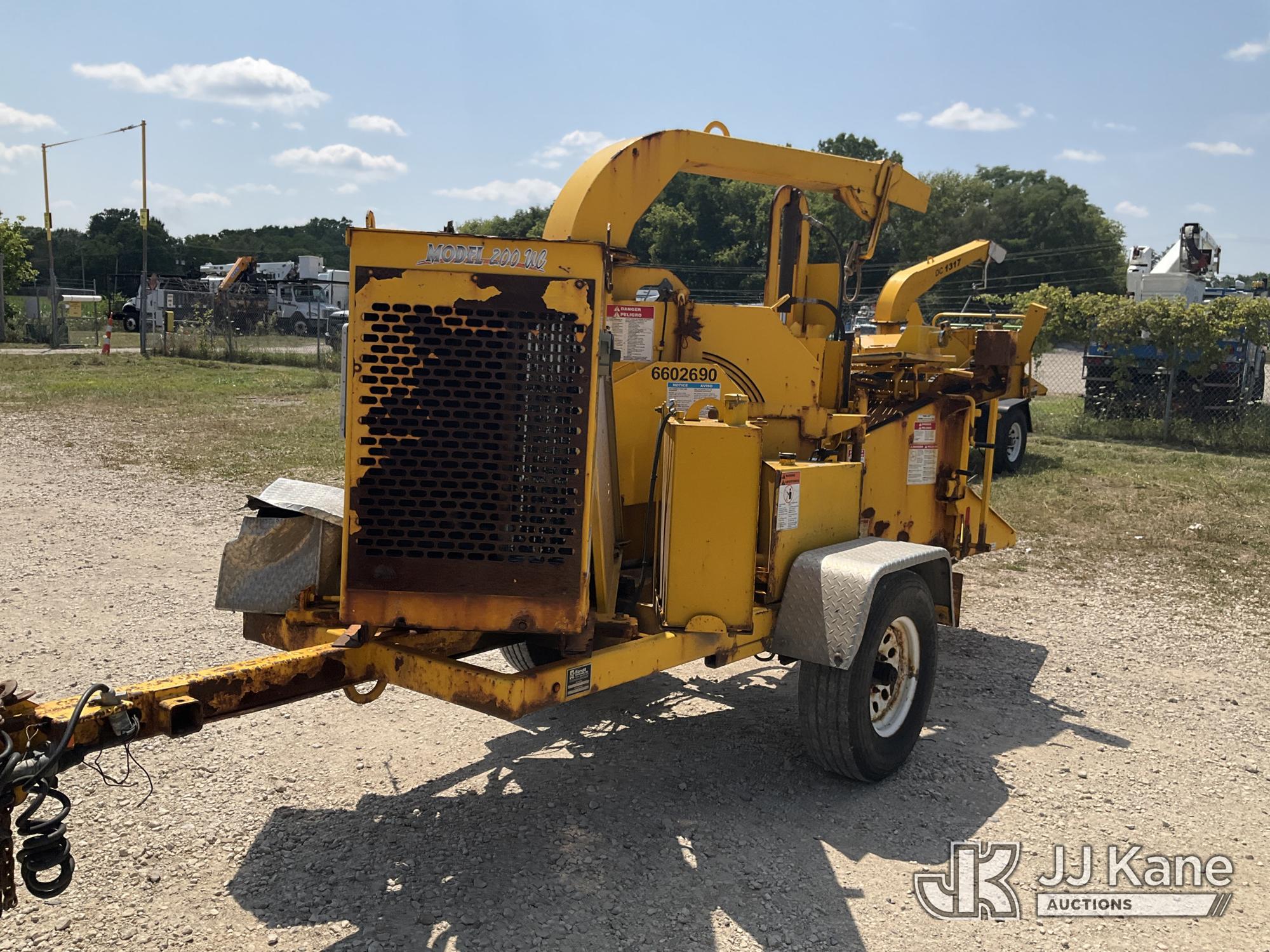 2015 Bandit 200UC Chipper (12in Disc), trailer mtd.