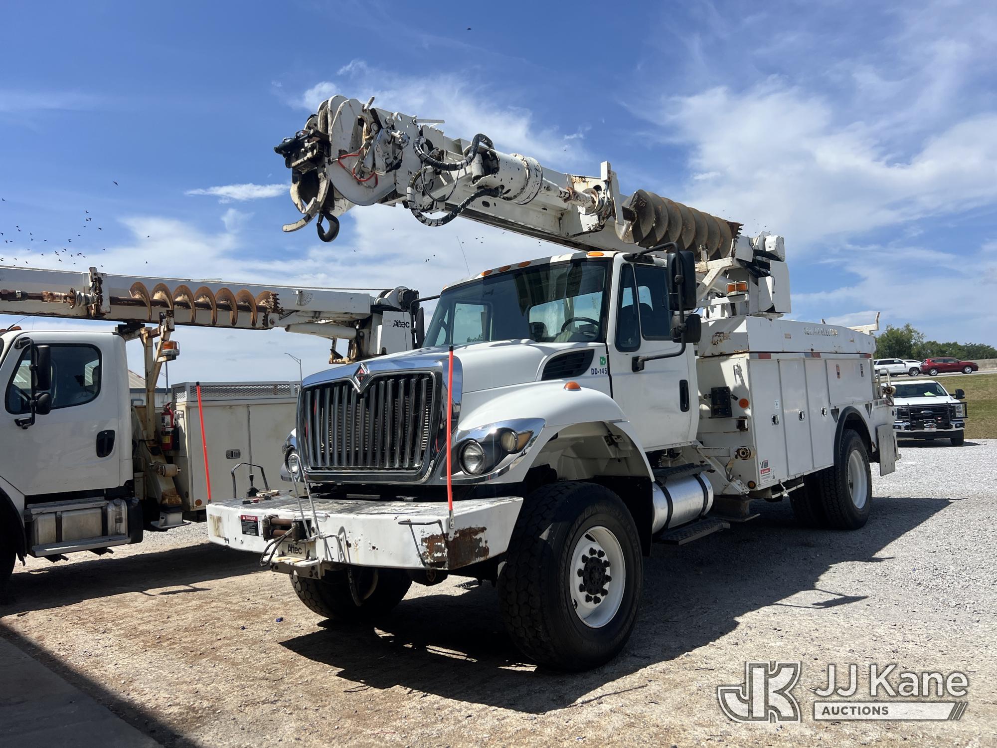 Altec DC47-TR, Digger Derrick rear mounted on 2010 International 7400 4x4 Utility Truck