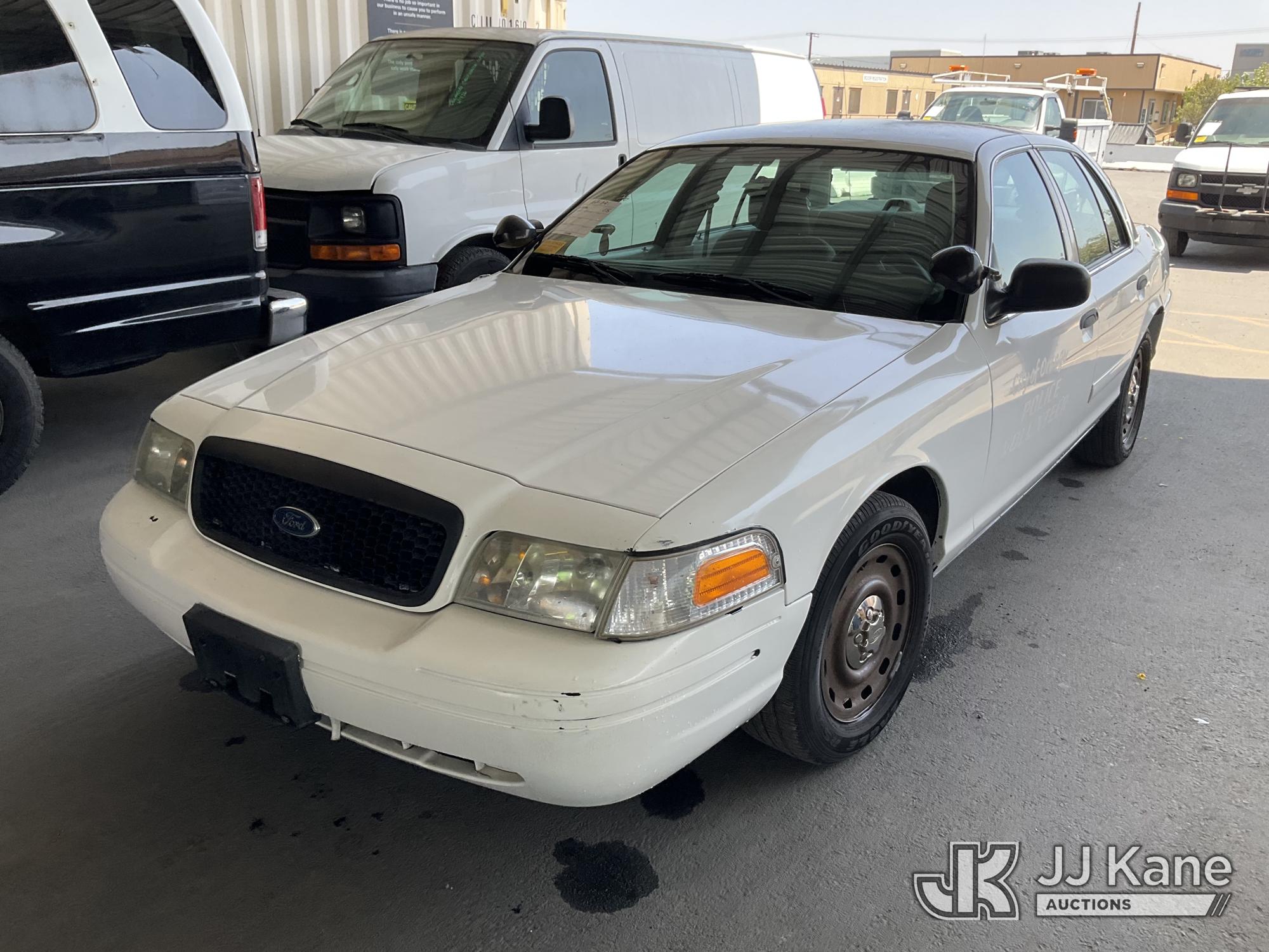 2005 Ford Crown Victoria Police Interceptor 4-Door Sedan