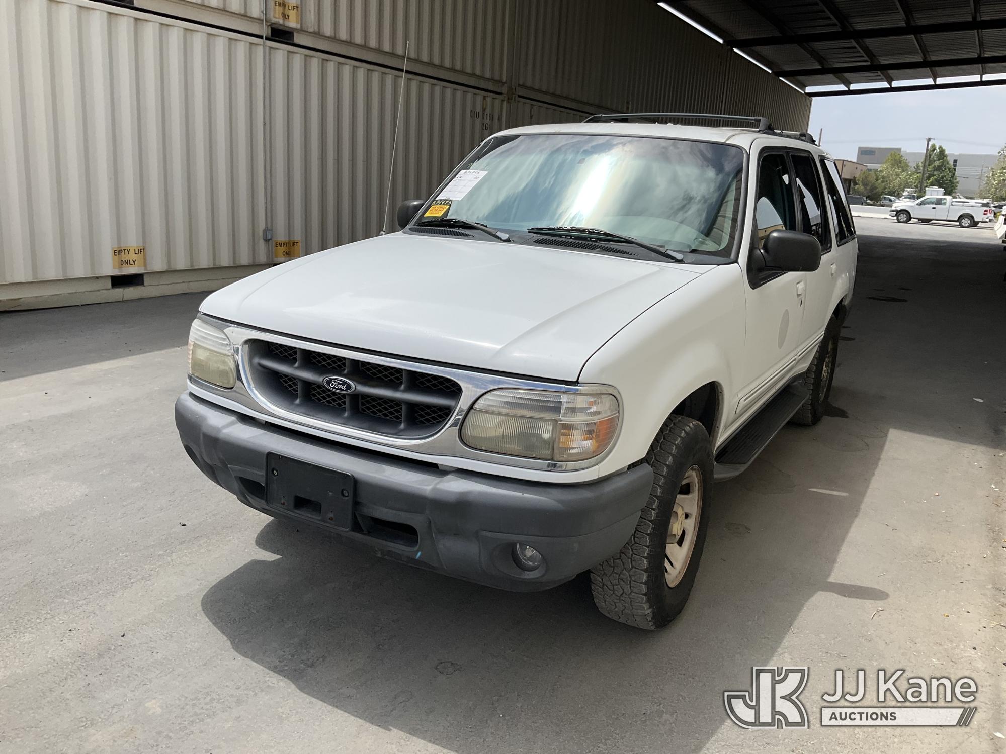 2000 Ford Explorer XL 4-Door Sport Utility Vehicle