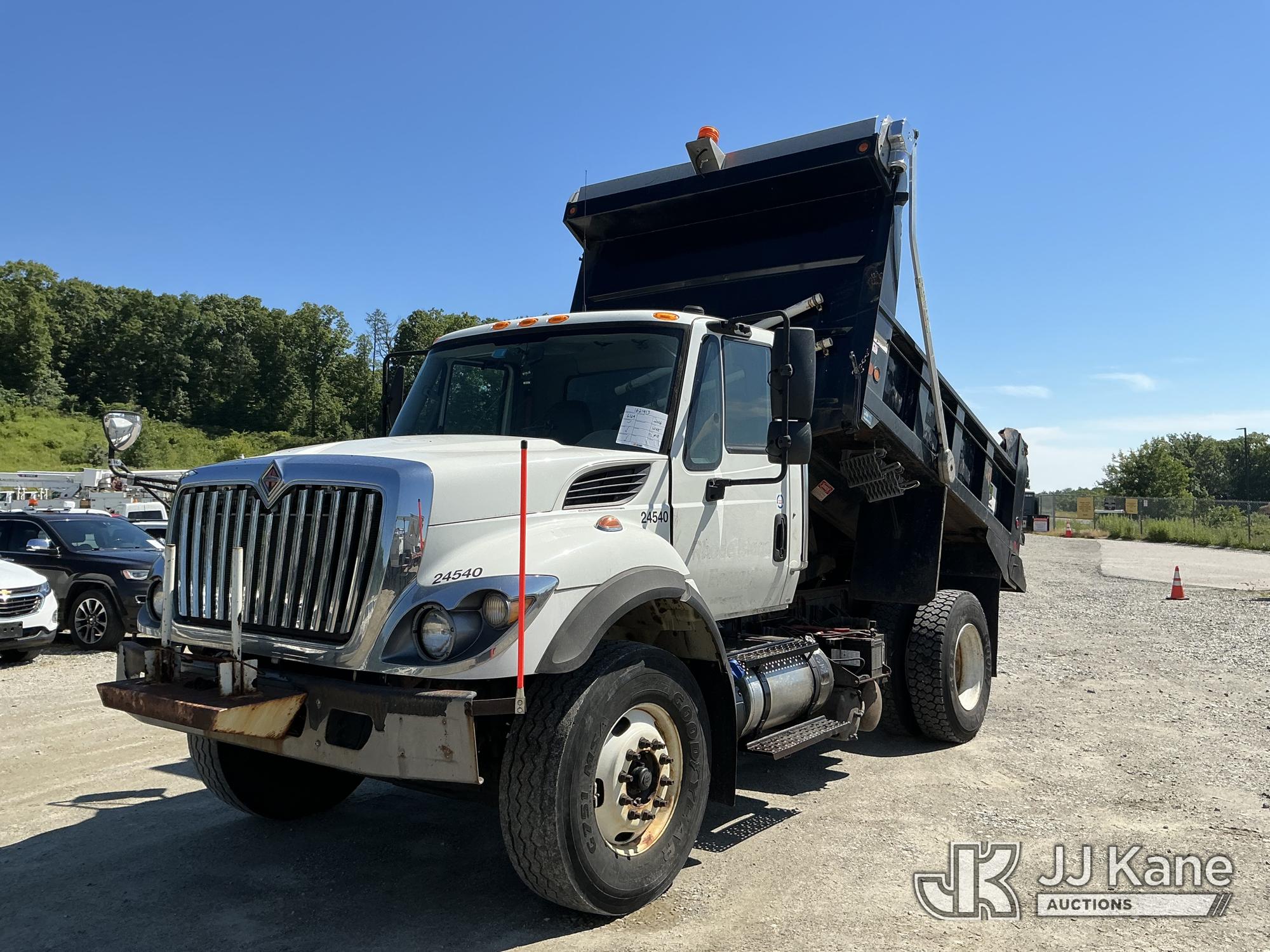 Photo of a 2016 International 7400
