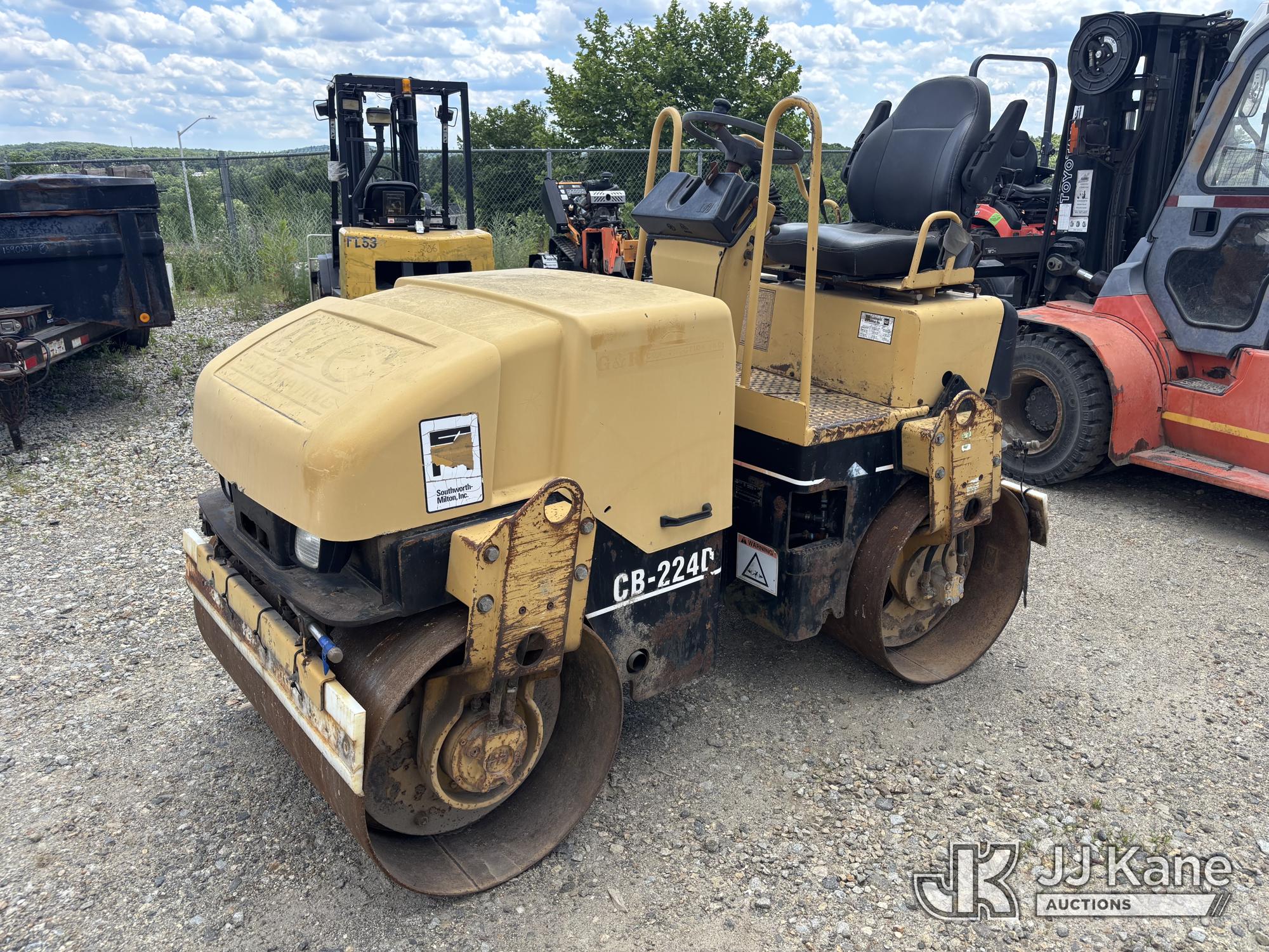 Photo of a 2002 Caterpillar CB-224D