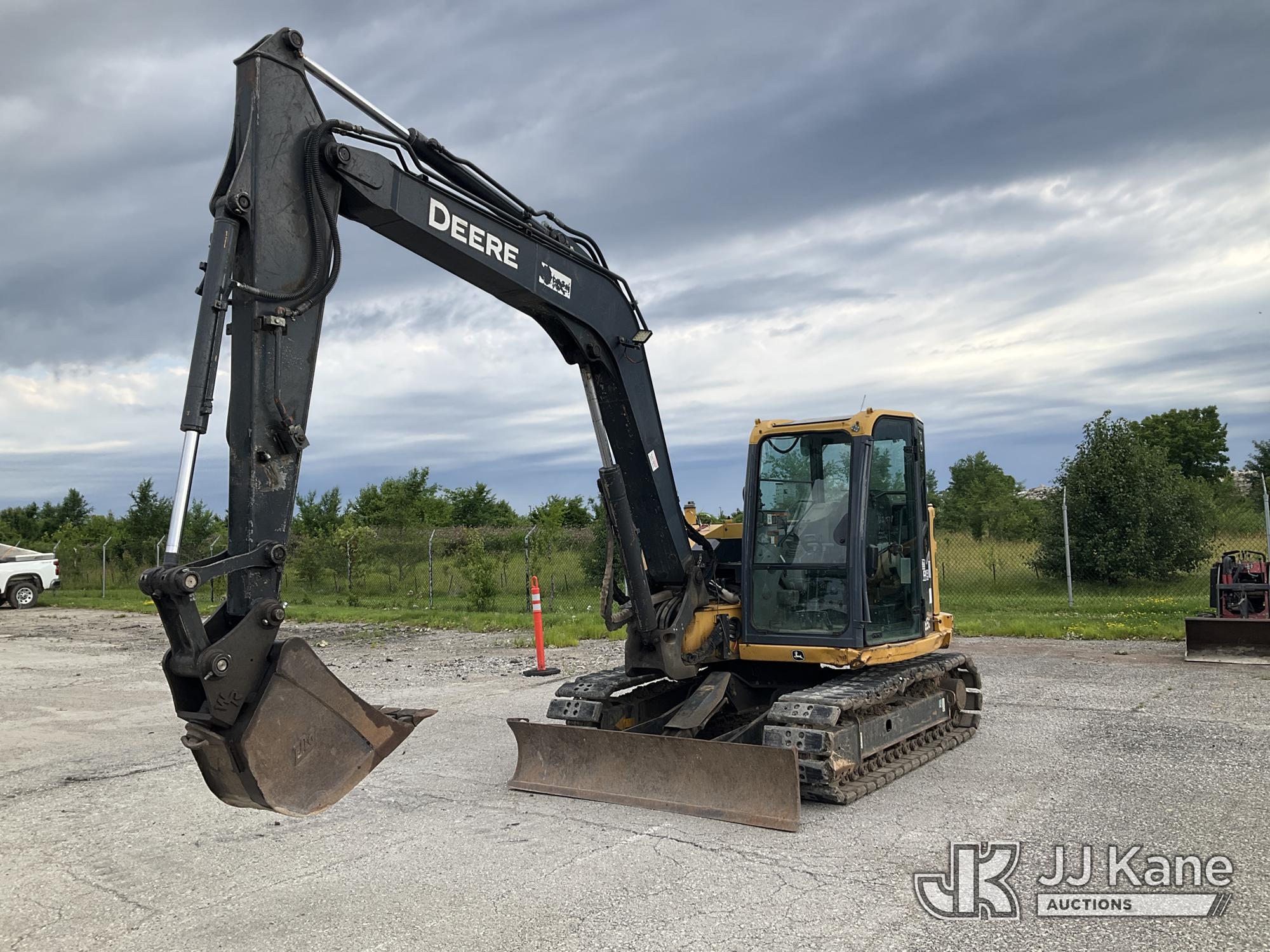 Photo of a 2017 John Deere 85G