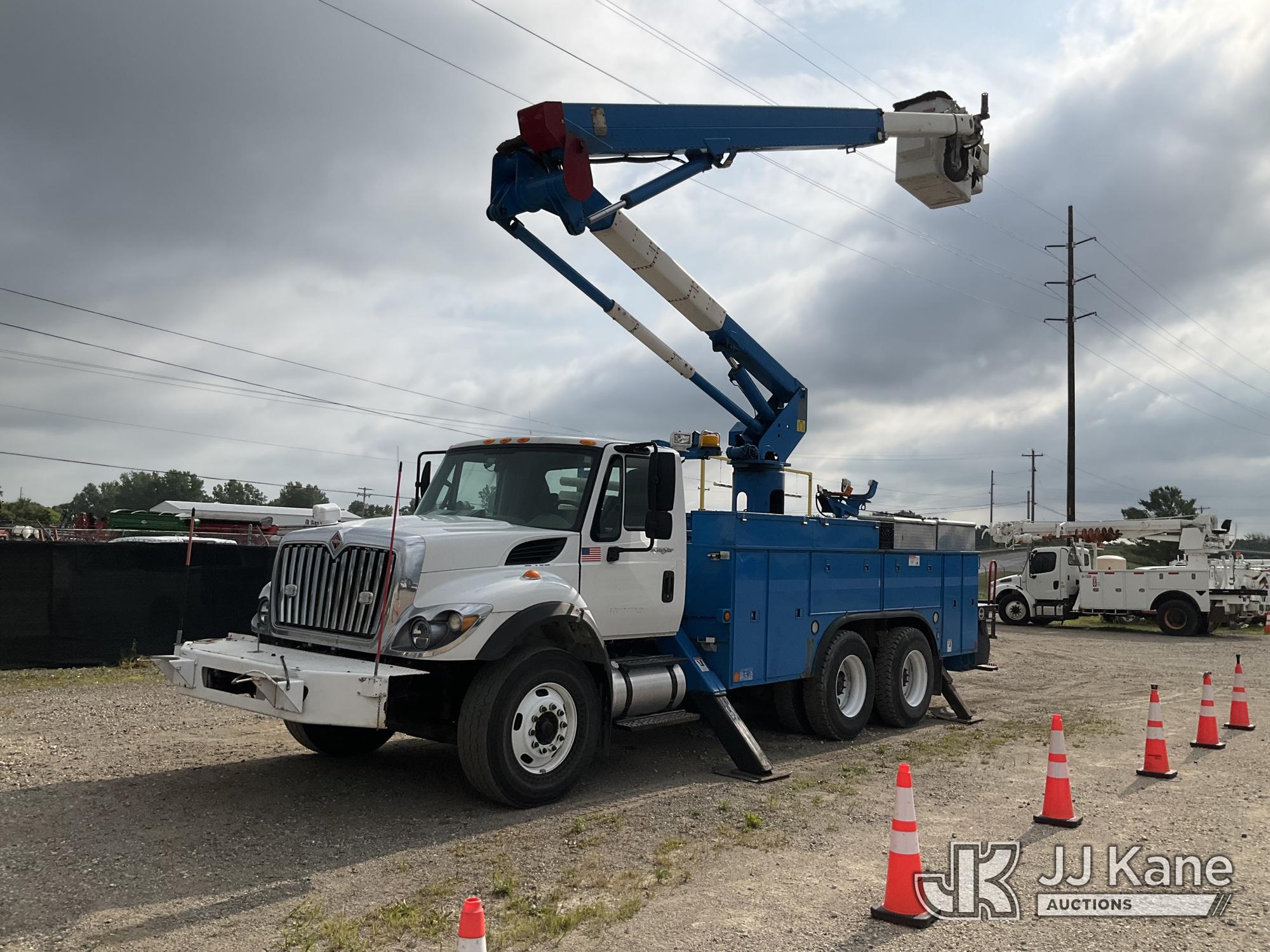 Photo of a 2014 International 7400