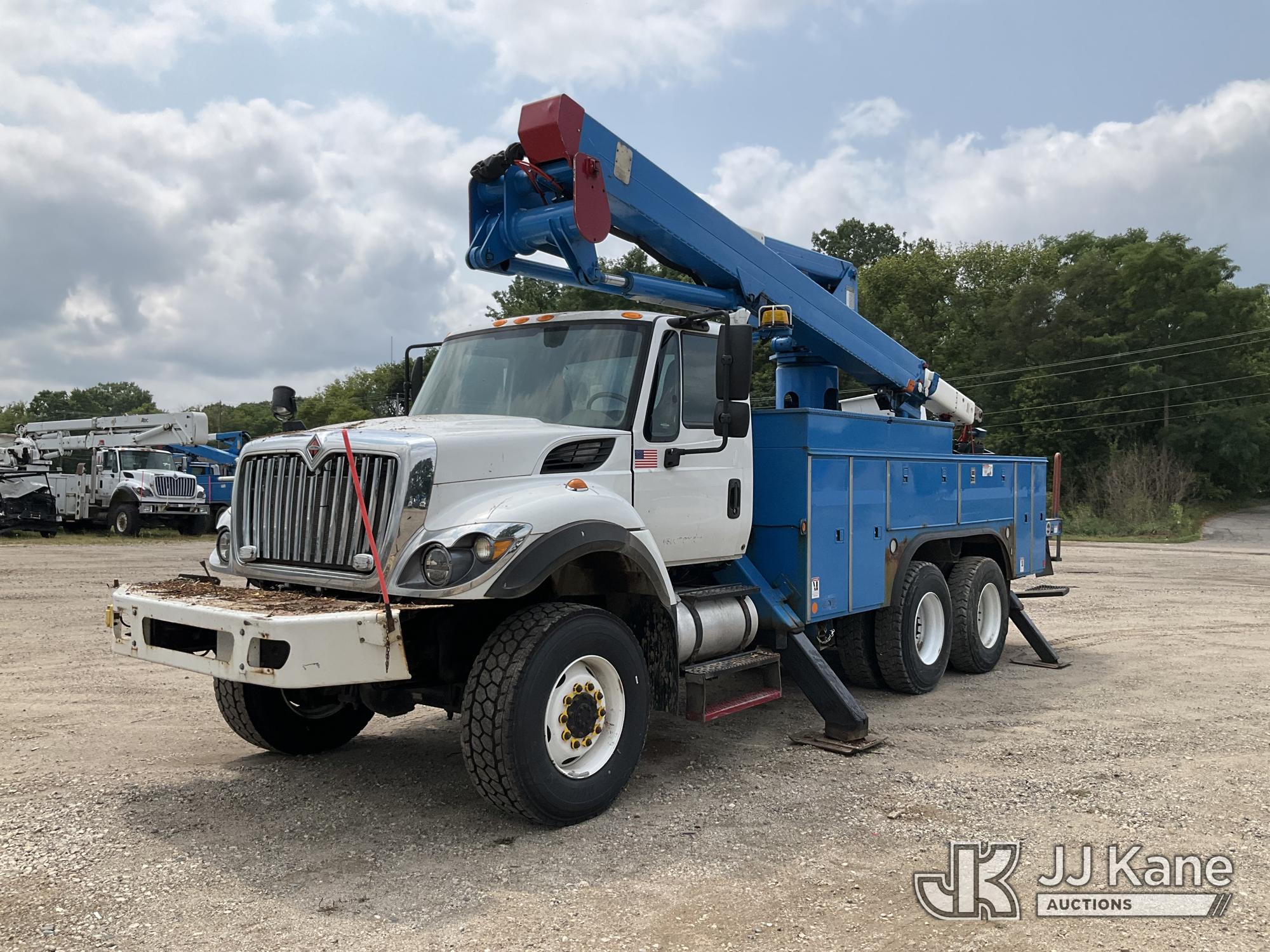 HiRanger TL55, Articulating & Telescopic Material Handling Bucket Truck center mounted on 2015 International 7400 T/A Utility Truck
