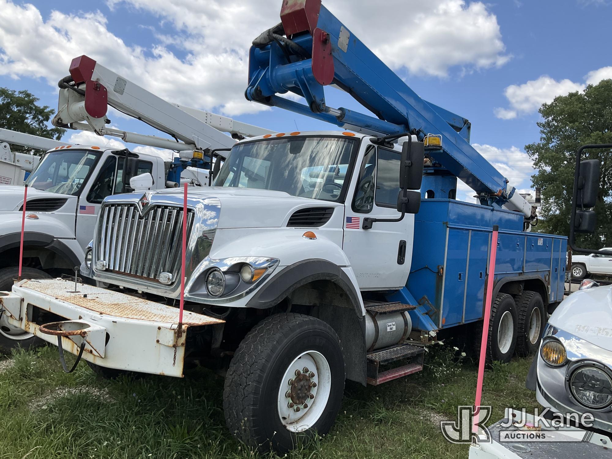 HiRanger TL55, Articulating & Telescopic Material Handling Bucket Truck center mounted on 2015 International 7400 T/A Utility Truck