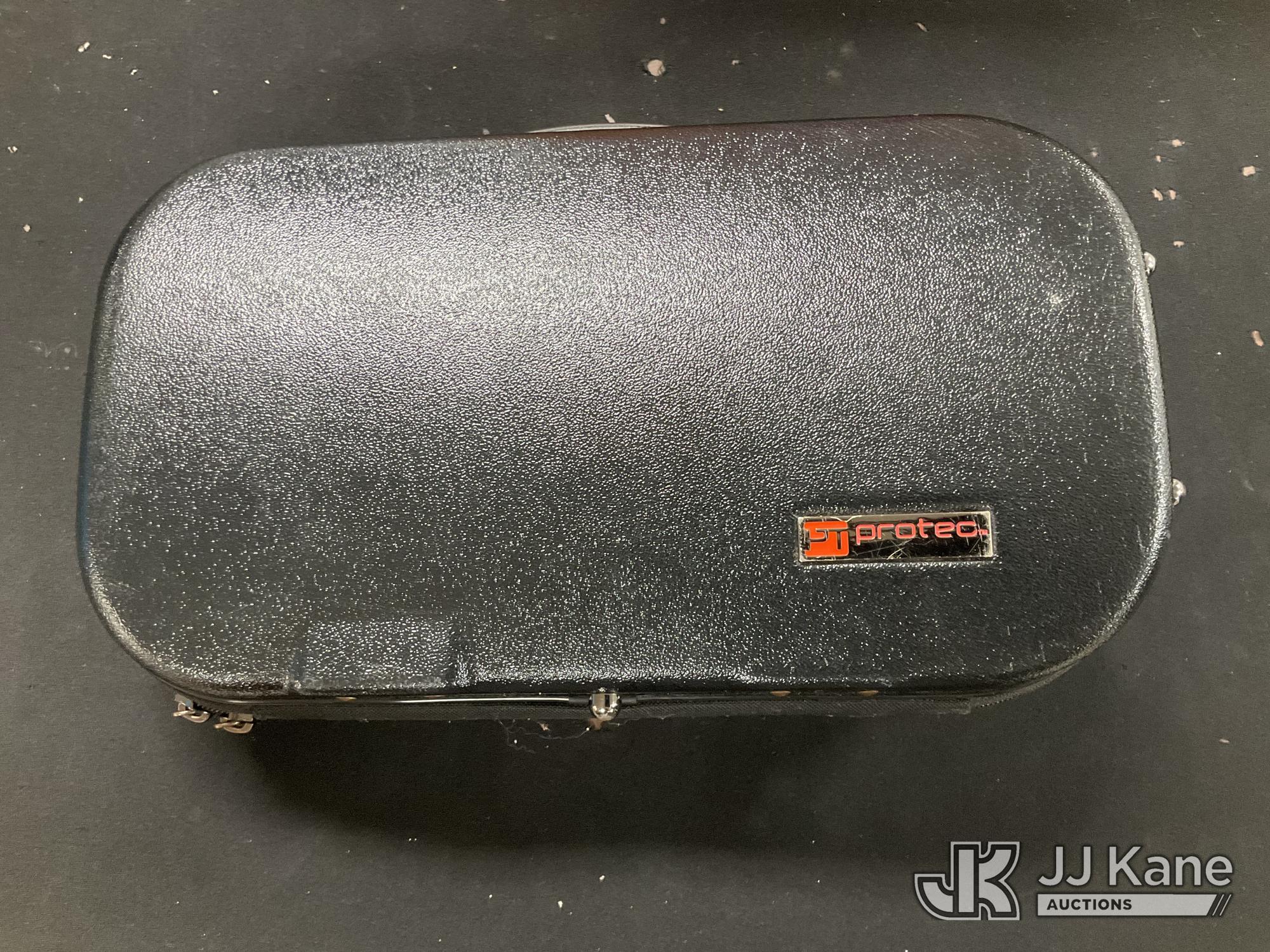 Clarinet (Used) NOTE: This unit is being sold AS IS/WHERE IS via Timed Auction and is located in Jurupa Valley