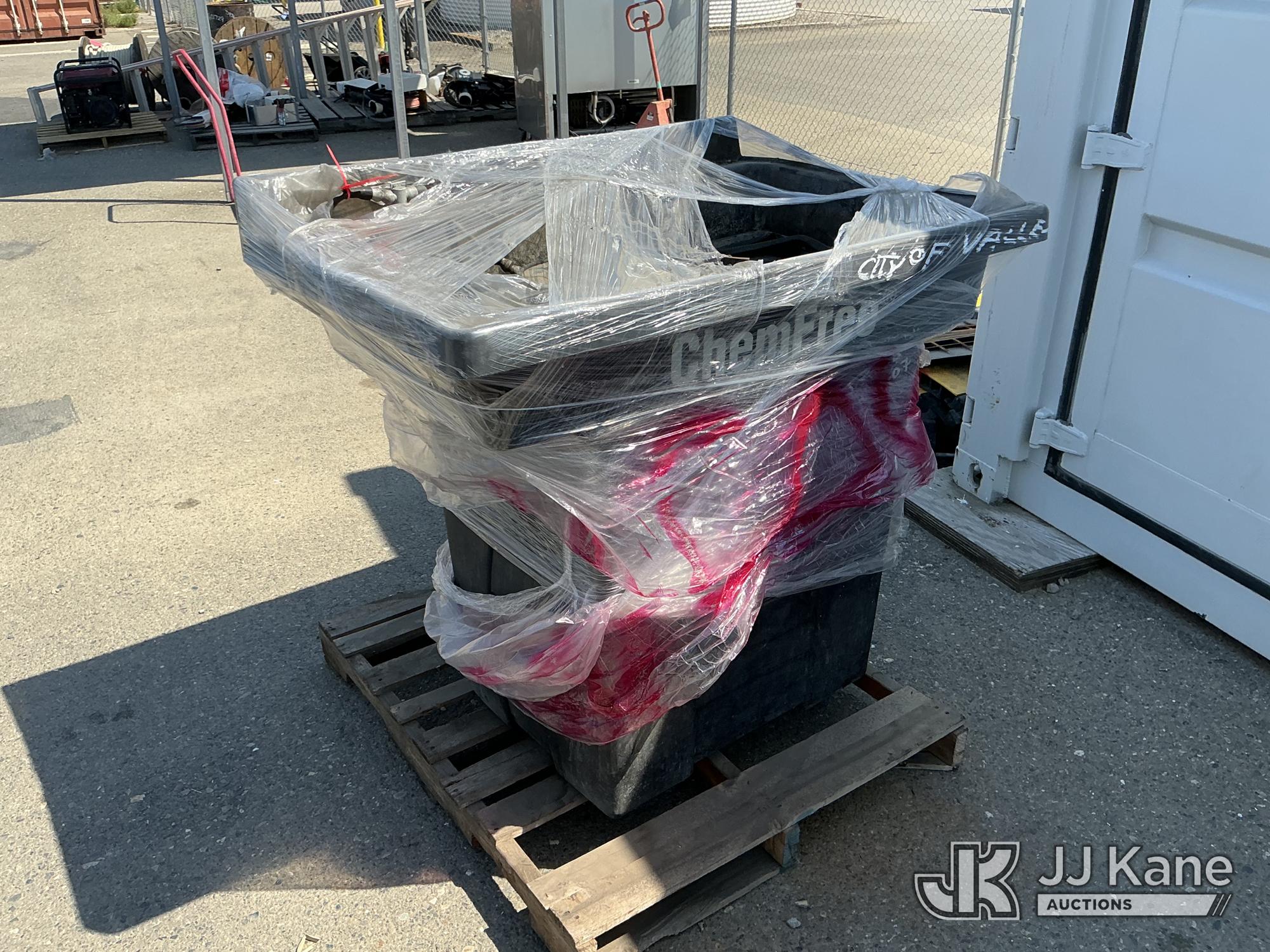 Chemfree Smart Washer & (2) Hose Reels (Used) NOTE: This unit is being sold AS IS/WHERE IS via Timed Auction and is located in Dixon