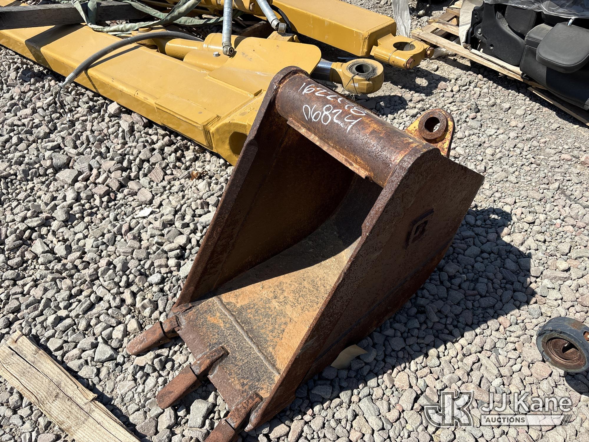 Backhoe Bucket (Used) NOTE: This unit is being sold AS IS/WHERE IS via Timed Auction and is located in Dixon