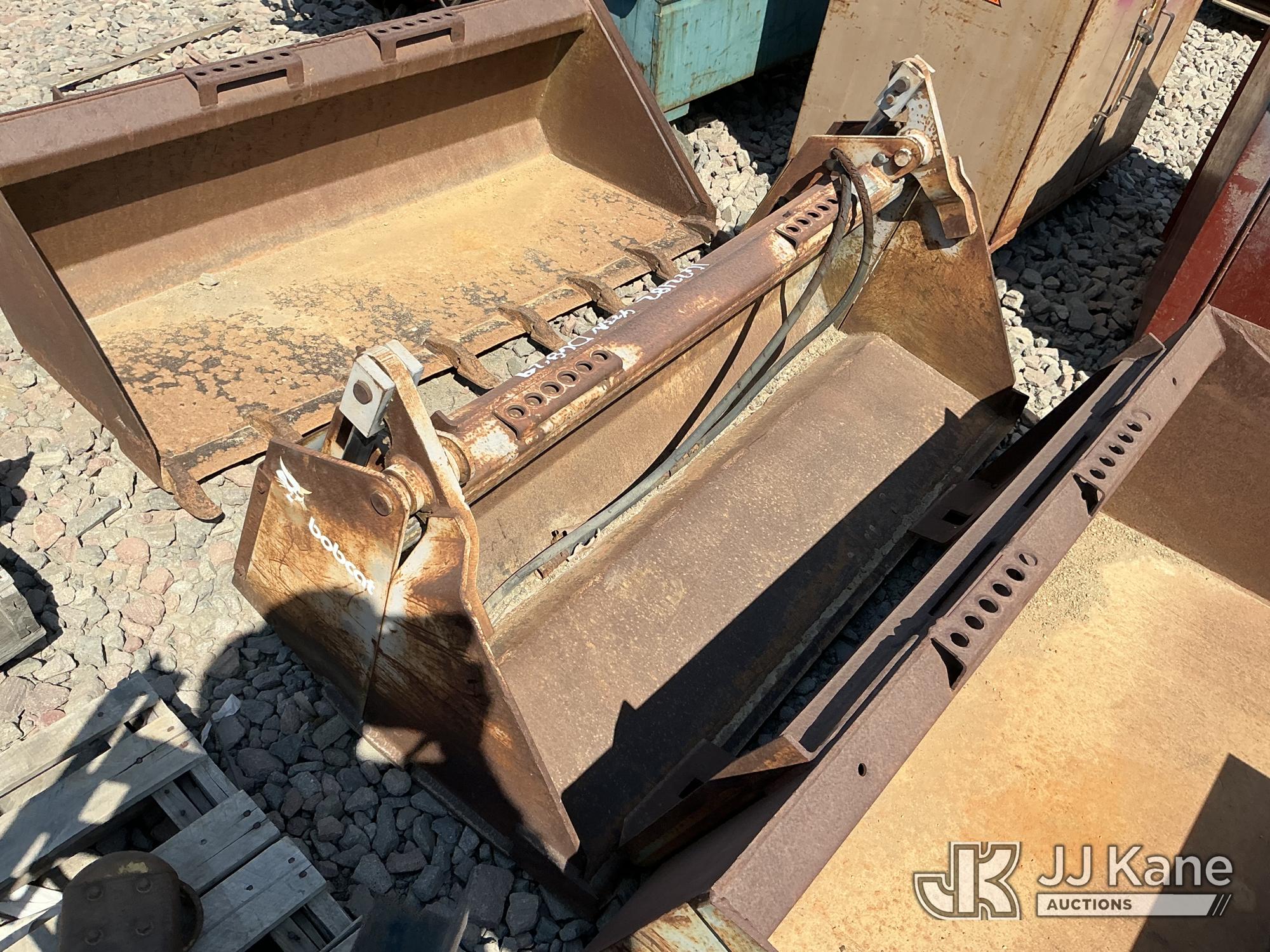 Skid-Steer 4-in-1 Bucket (Conditions Unknown)(Used) NOTE: This unit is being sold AS IS/WHERE IS via Timed Auction and is located in Dixon