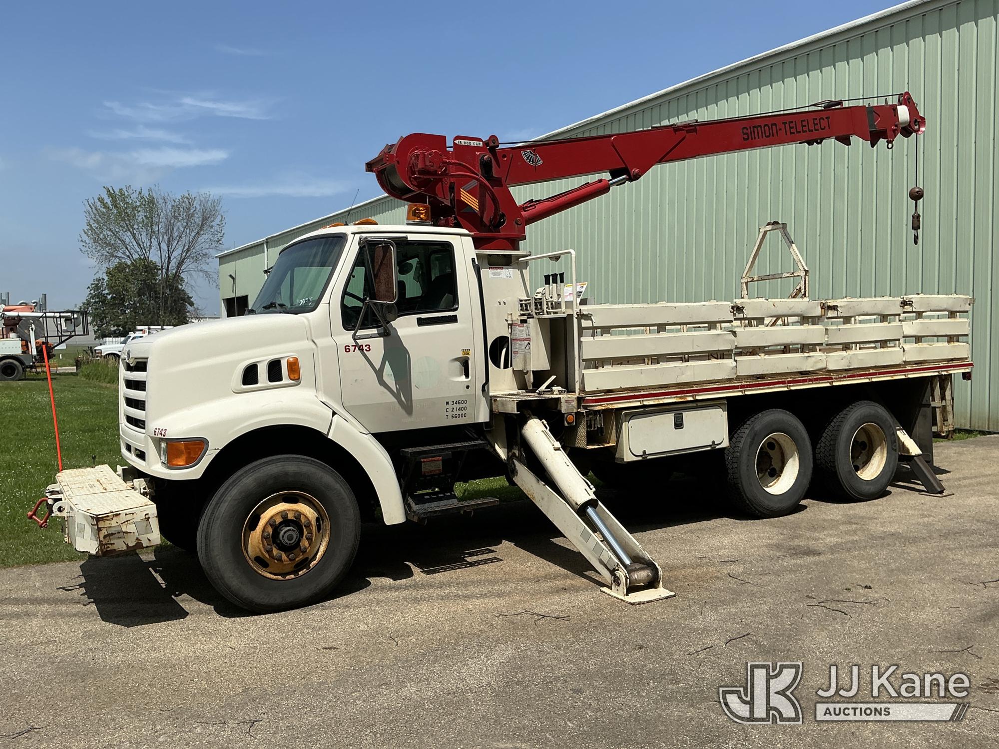 Simon-Telelect Commander 5050, Hydraulic Crane mounted behind cab on 1998 Ford LT8501 T/A Flatbed Truck