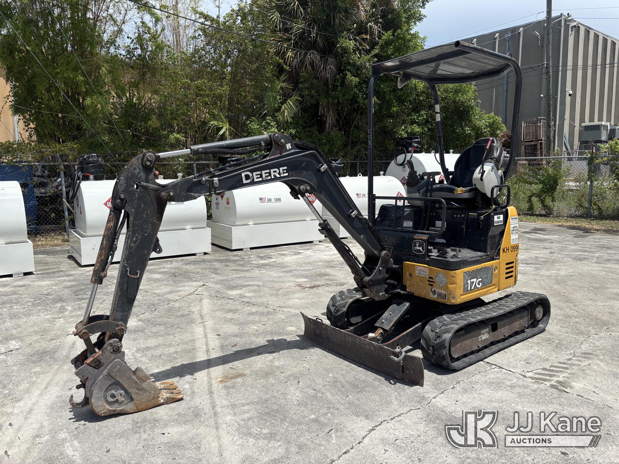 Photo of a 2018 John Deere 17G