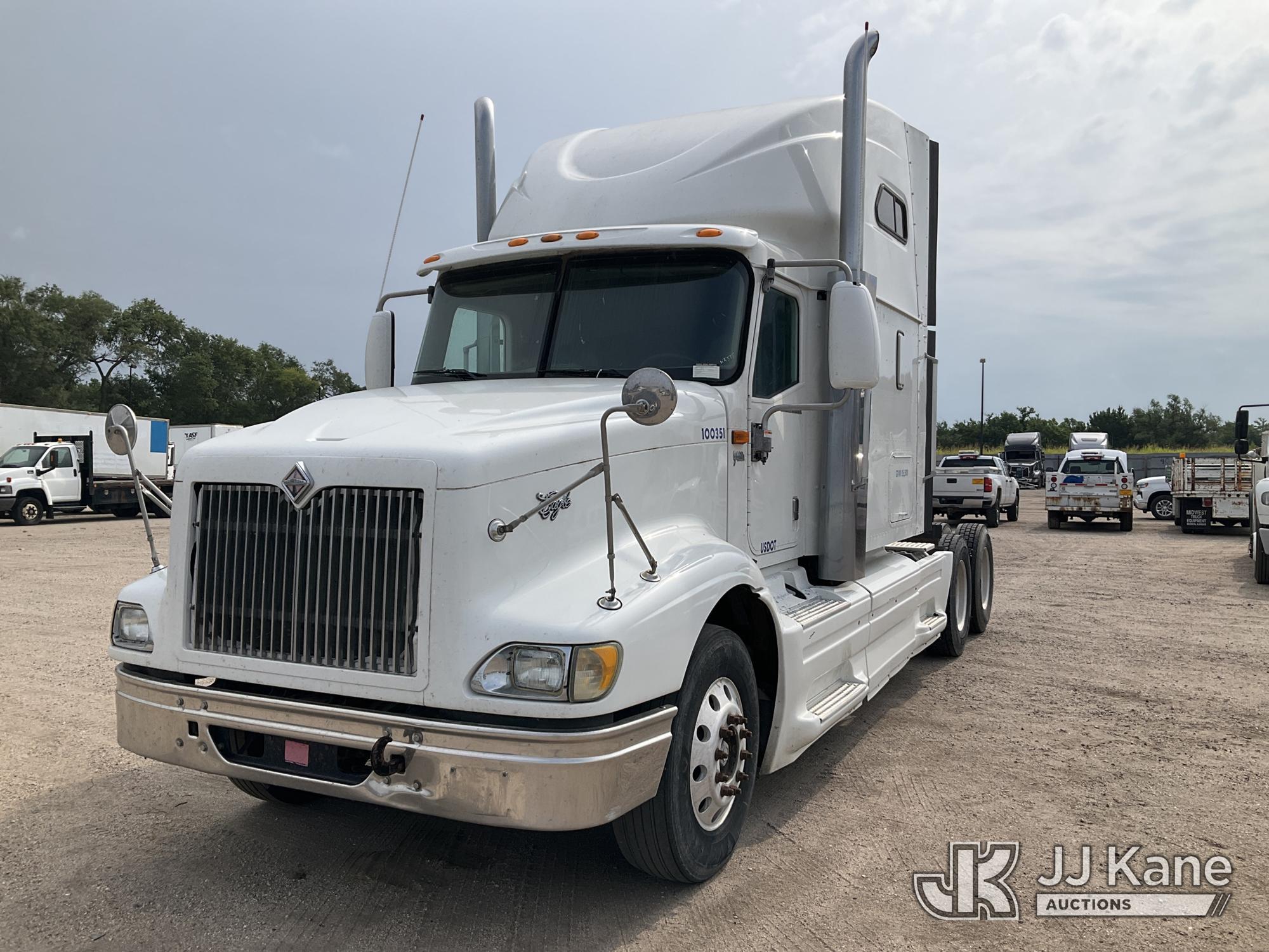 Photo of a 2002 International 9400i