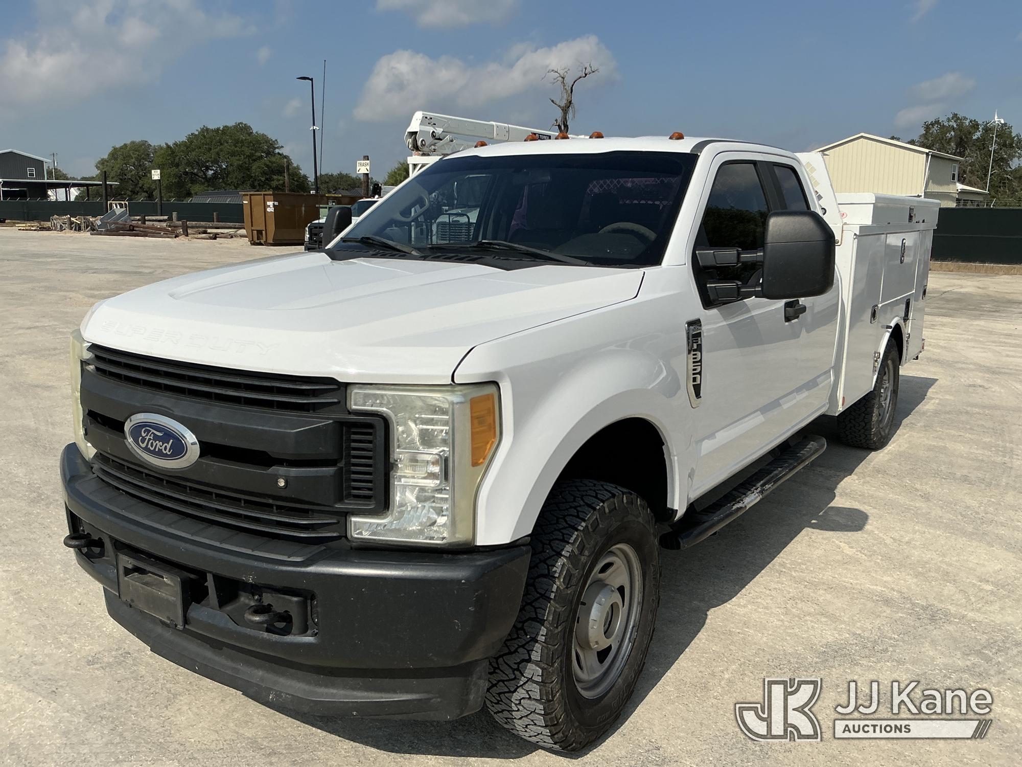 Photo of a 2017 Ford F-350 SD