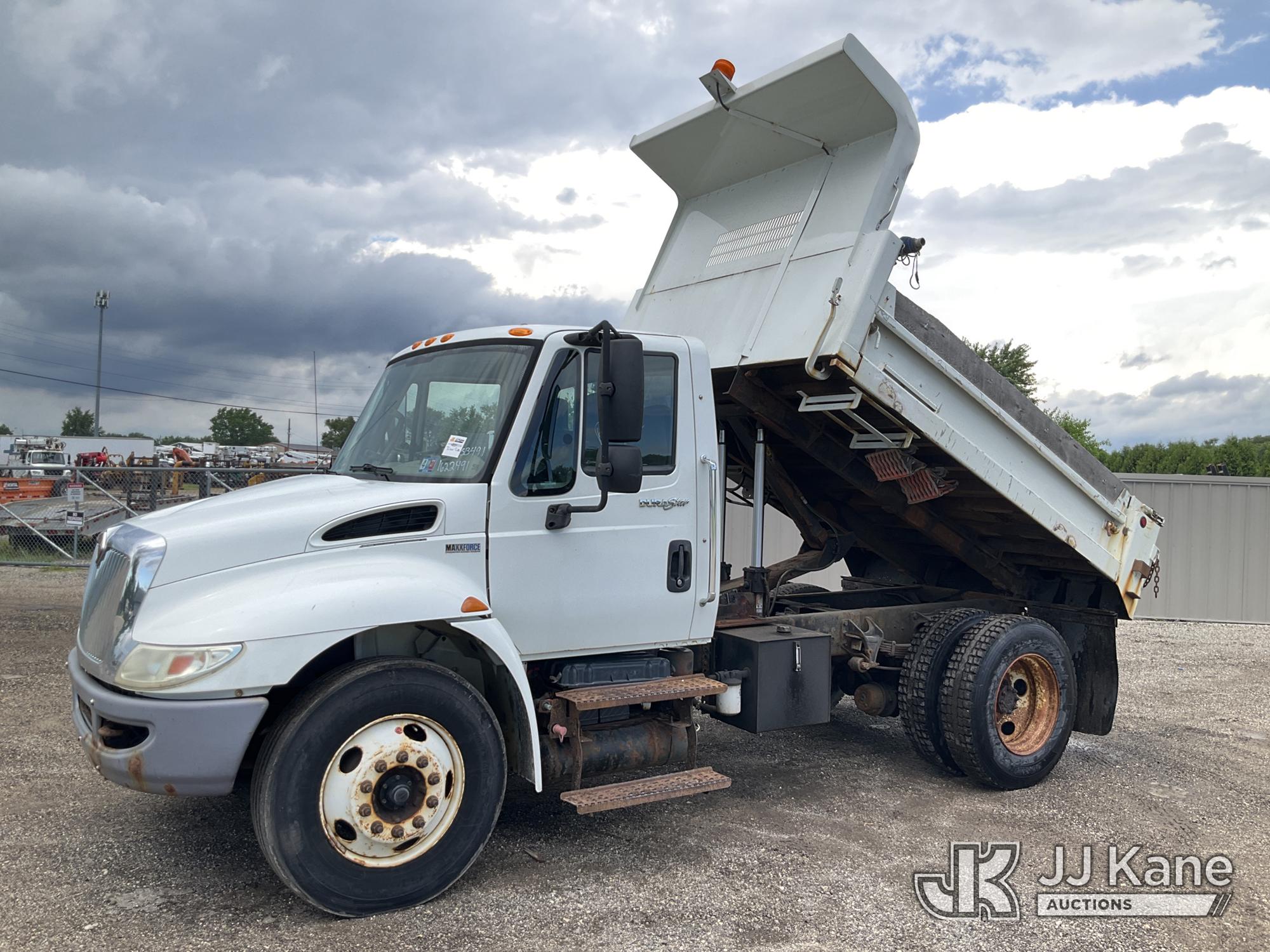 Photo of a 2014 International DuraStar 4300