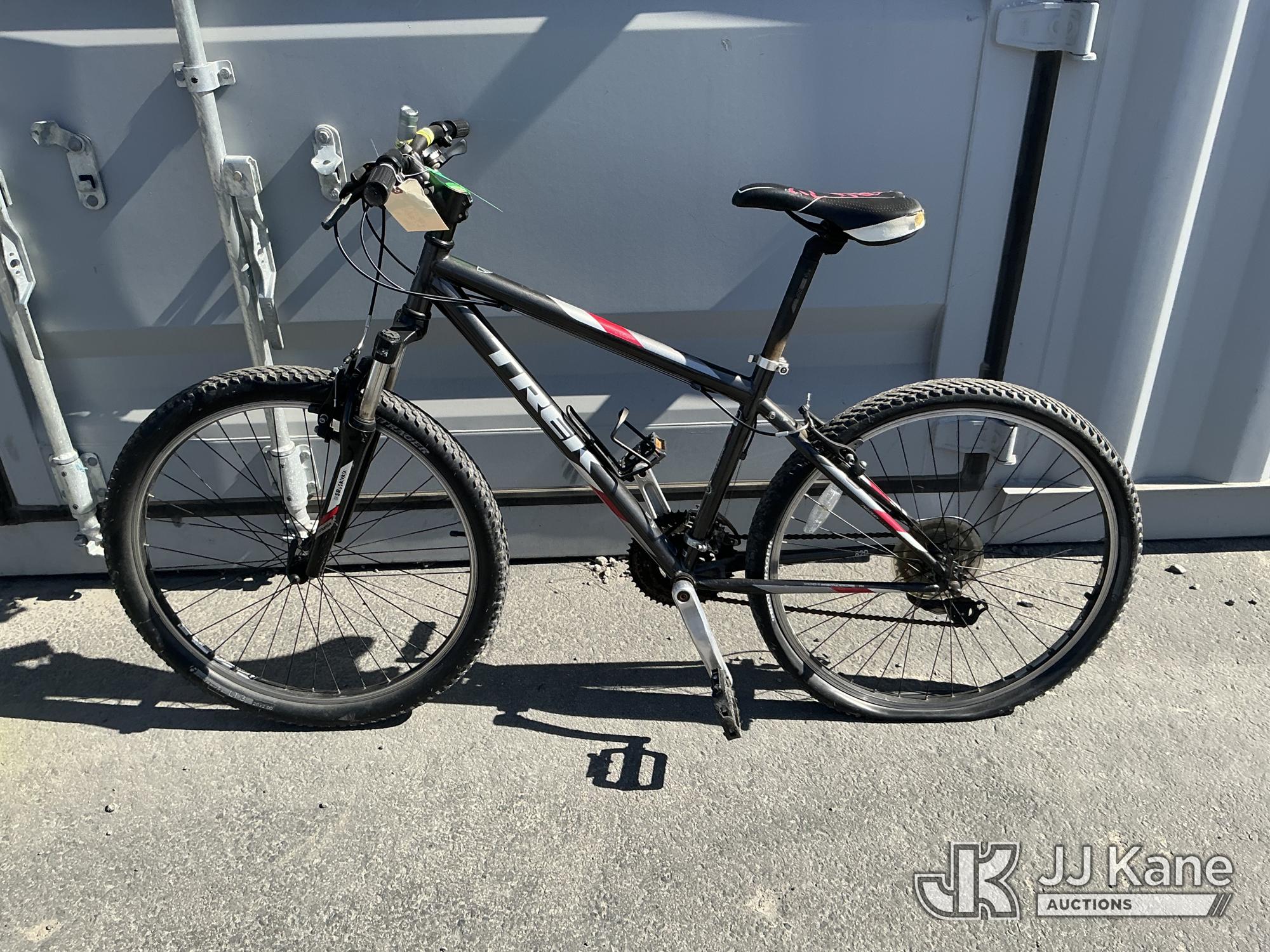 Trek Bike (Used) NOTE: This unit is being sold AS IS/WHERE IS via Timed Auction and is located in Jurupa Valley