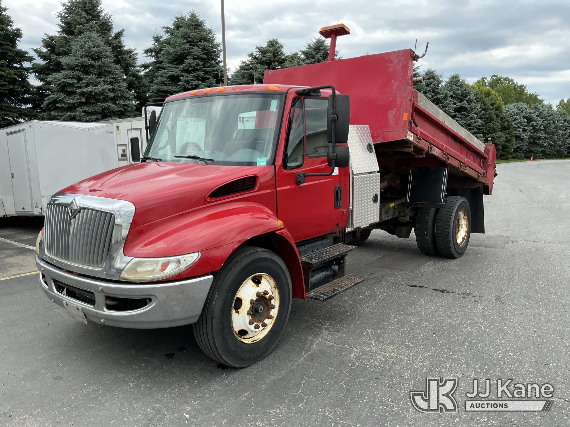 2003 International 4400 Dump Truck, 94in w, 139in long