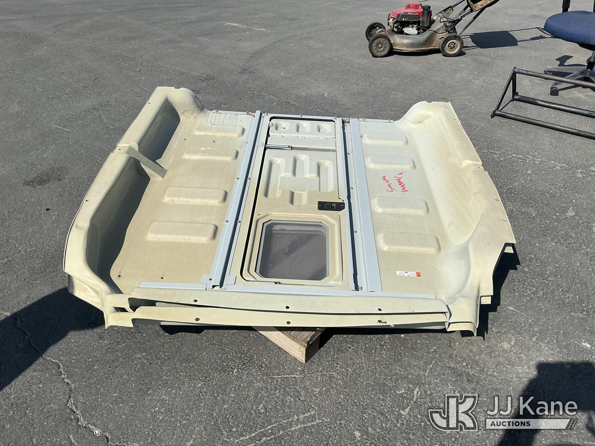 Plastic Door Frames (Used) NOTE: This unit is being sold AS IS/WHERE IS via Timed Auction and is located in Jurupa Valley