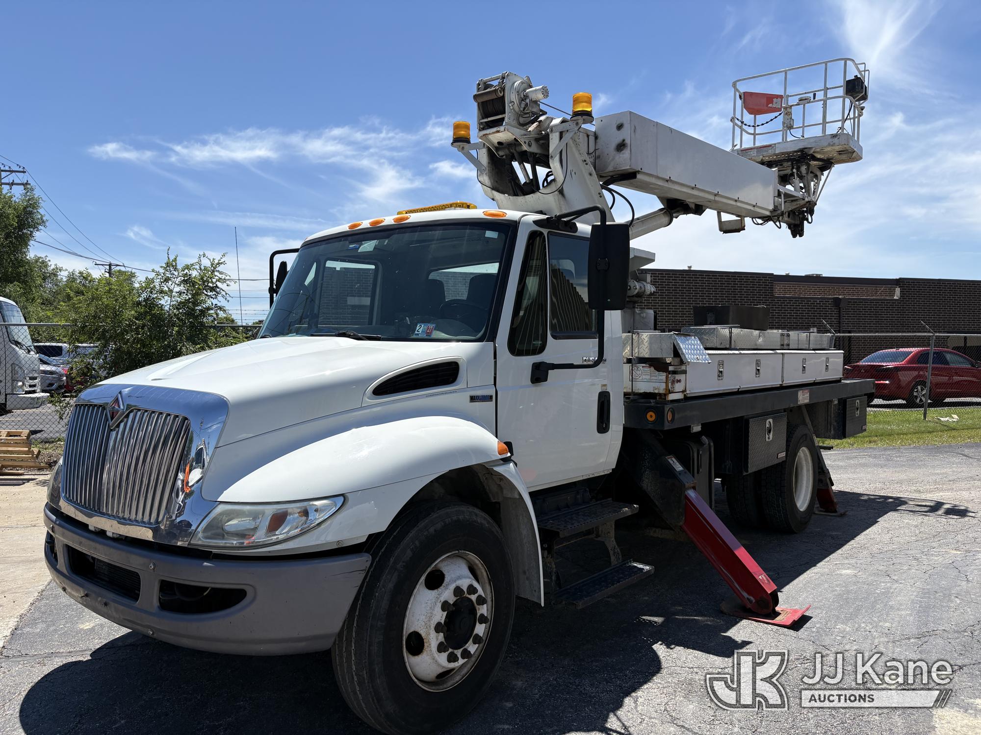 Elliott G50F-AUS , Telescopic Non-Insulated Platform Lift mounted behind cab on 2008 International 4300 Utility Truck