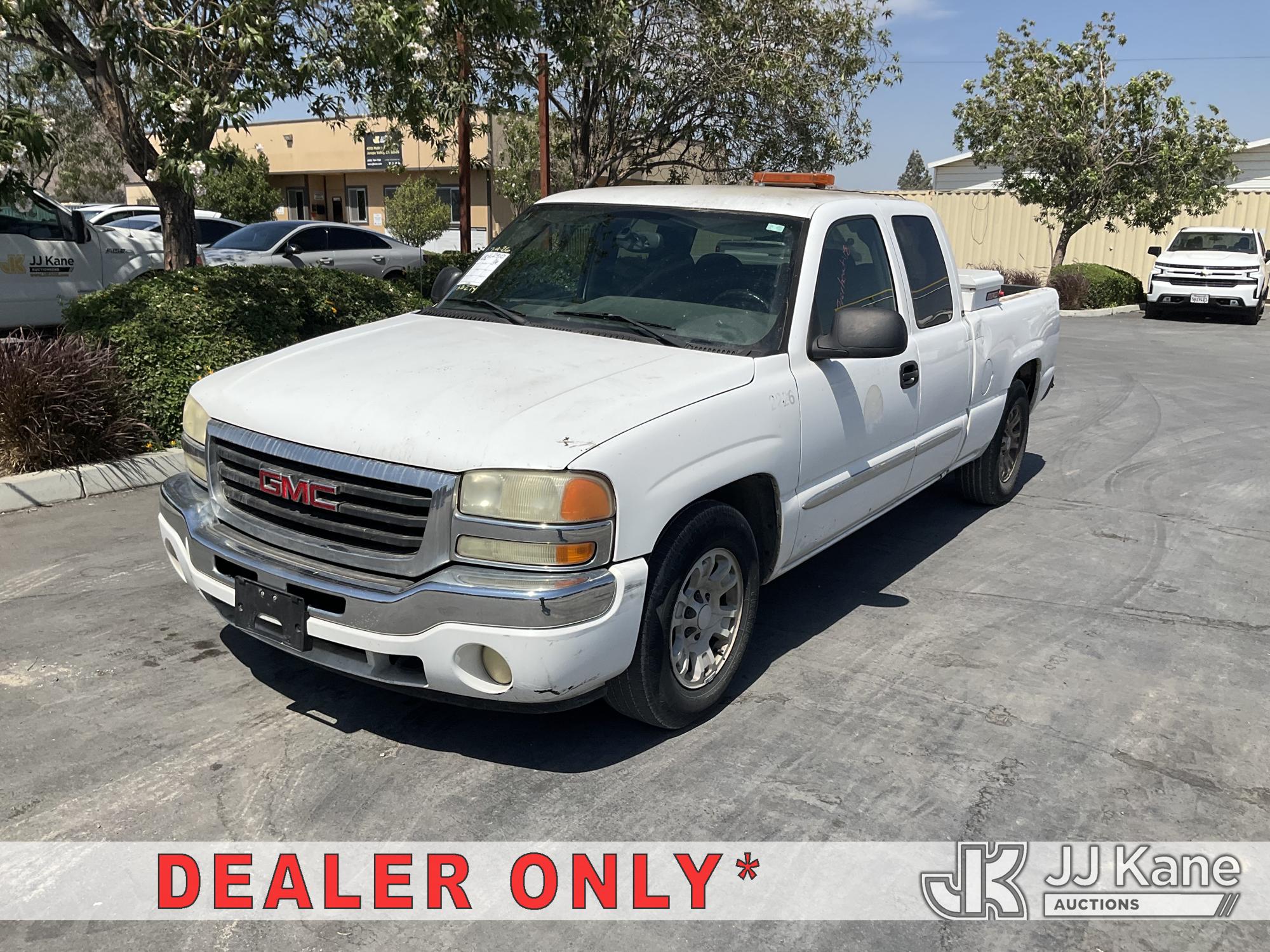2006 GMC Sierra 1500 Extended-Cab Pickup Truck
