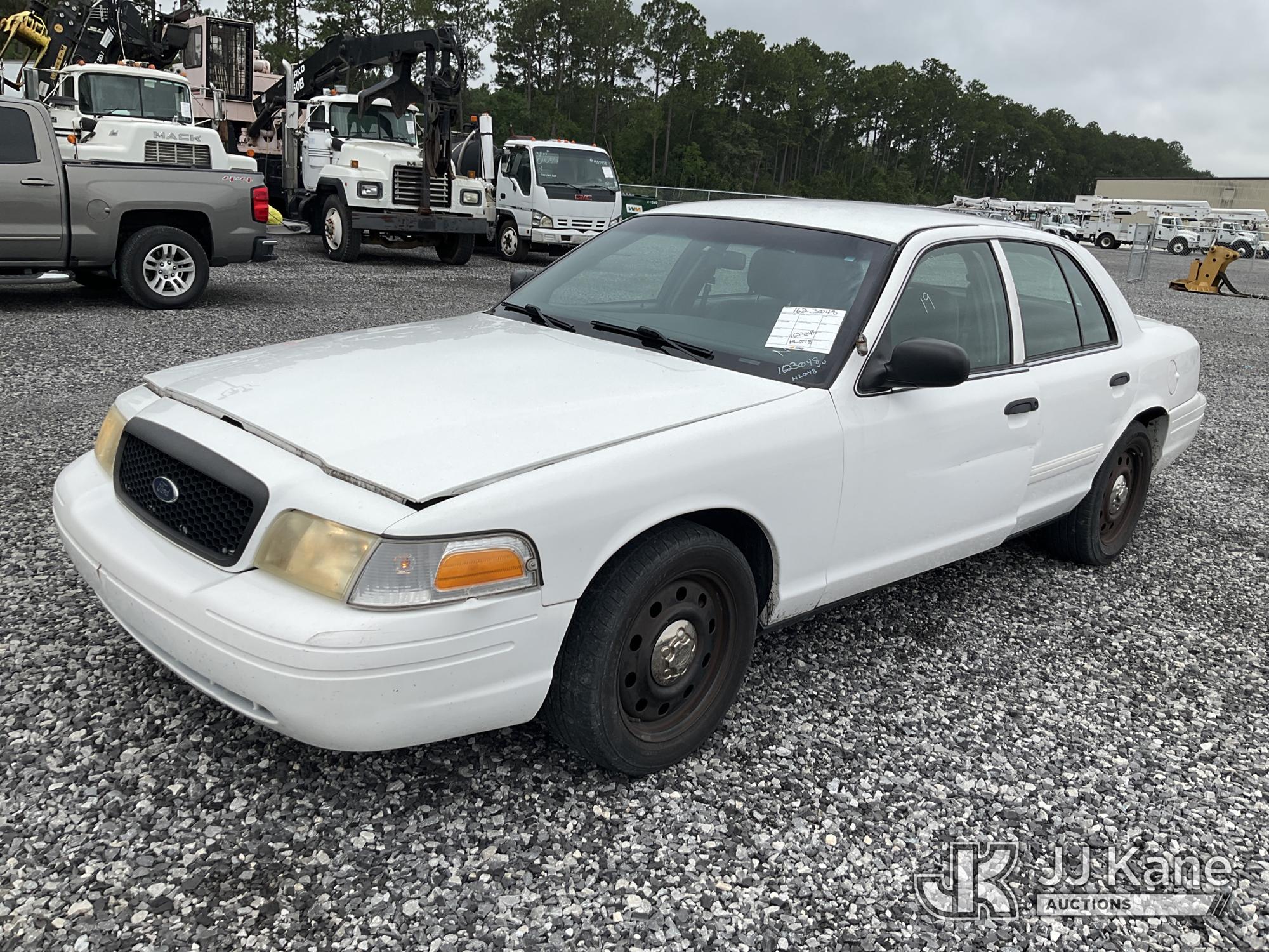 2010 Ford Crown Victoria Police Interceptor 4-Door Sedan