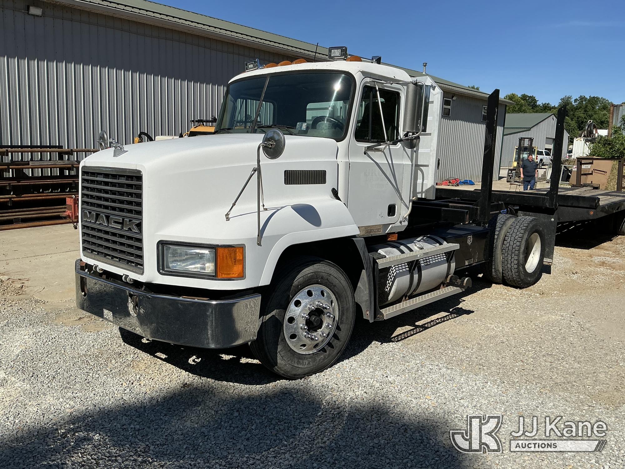 Photo of a 2003 Mack CH612