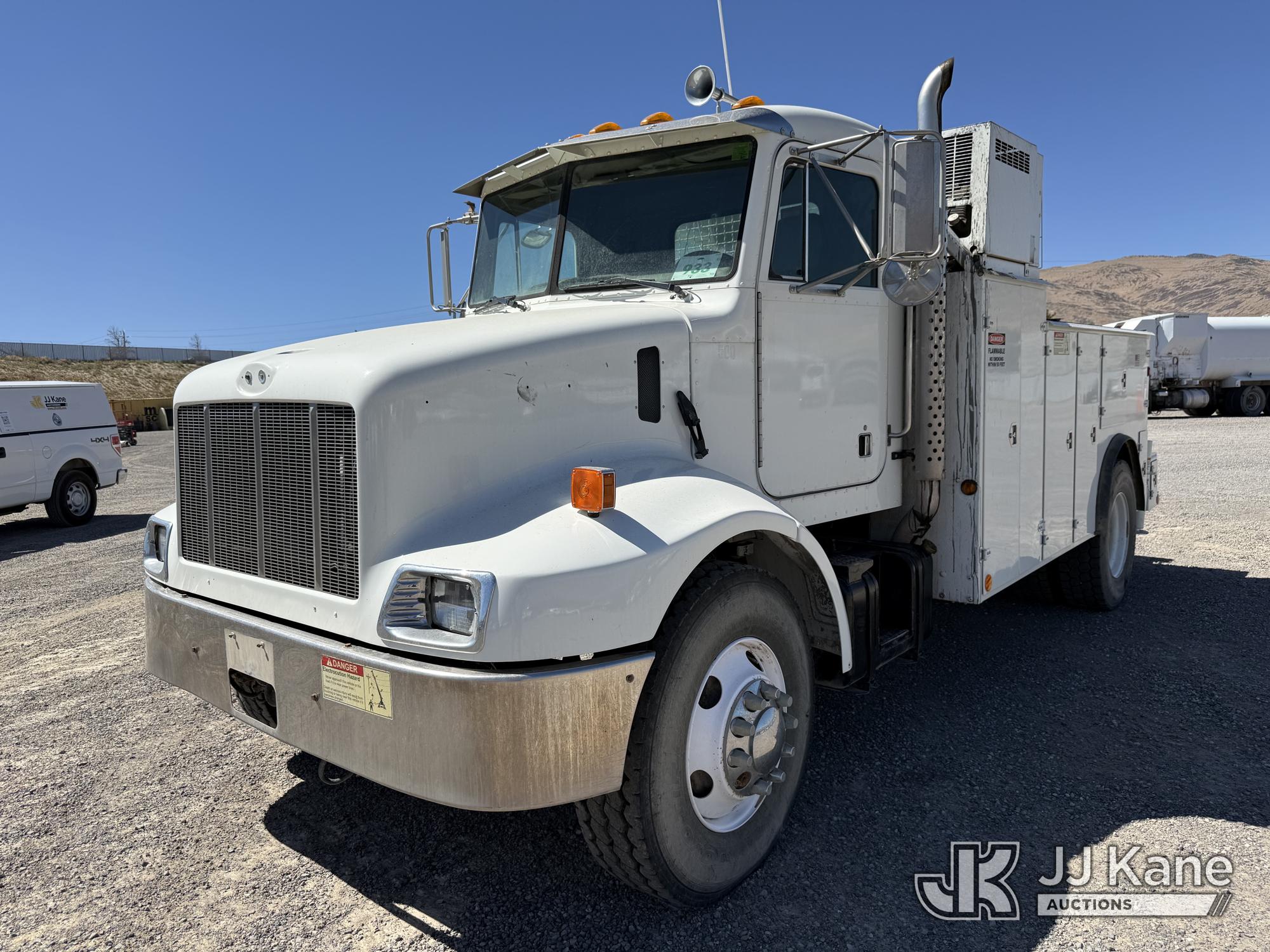 Photo of a 2002 Peterbilt 330
