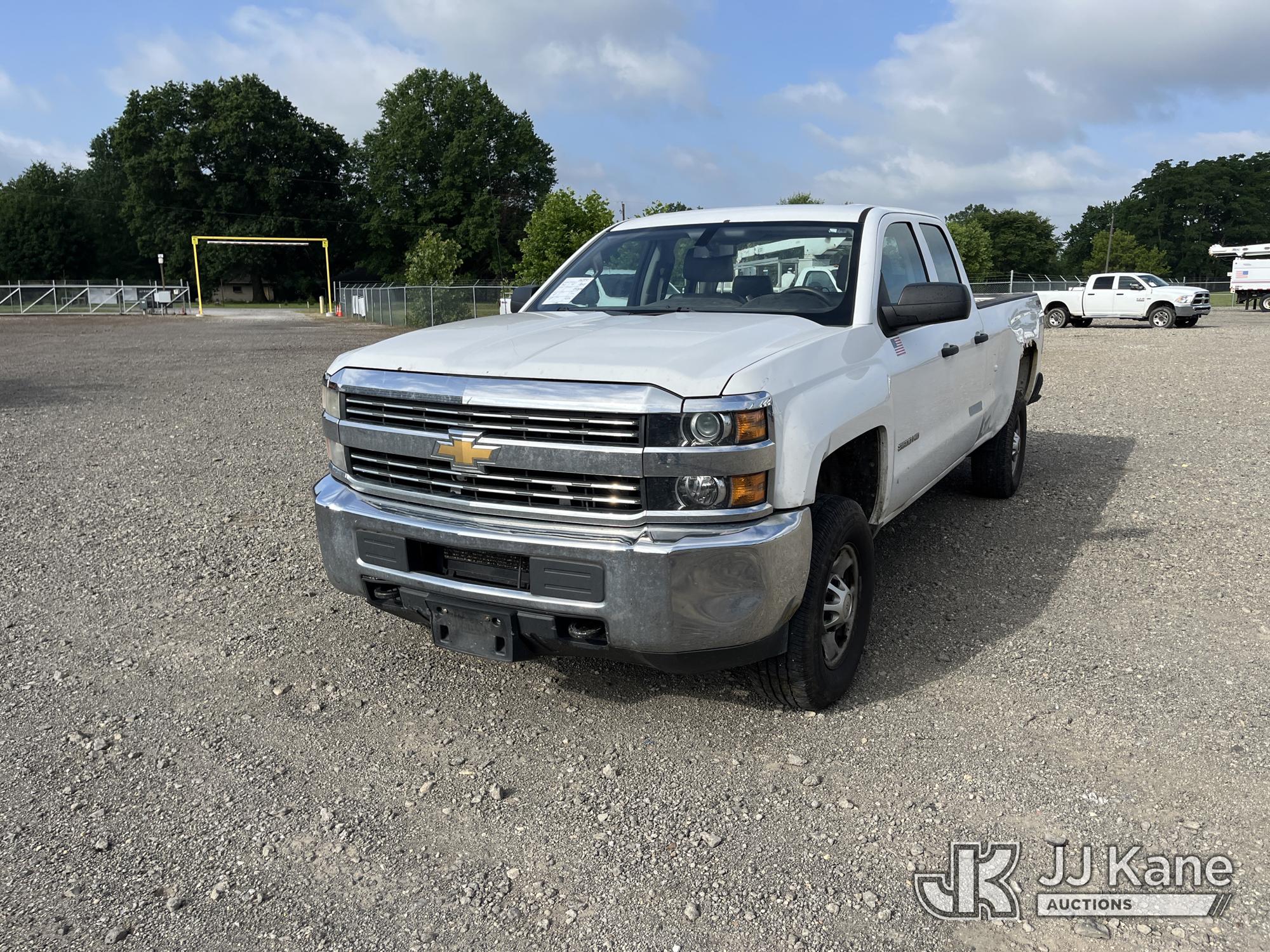 2015 Chevrolet Silverado 2500HD Extended-Cab Pickup Truck