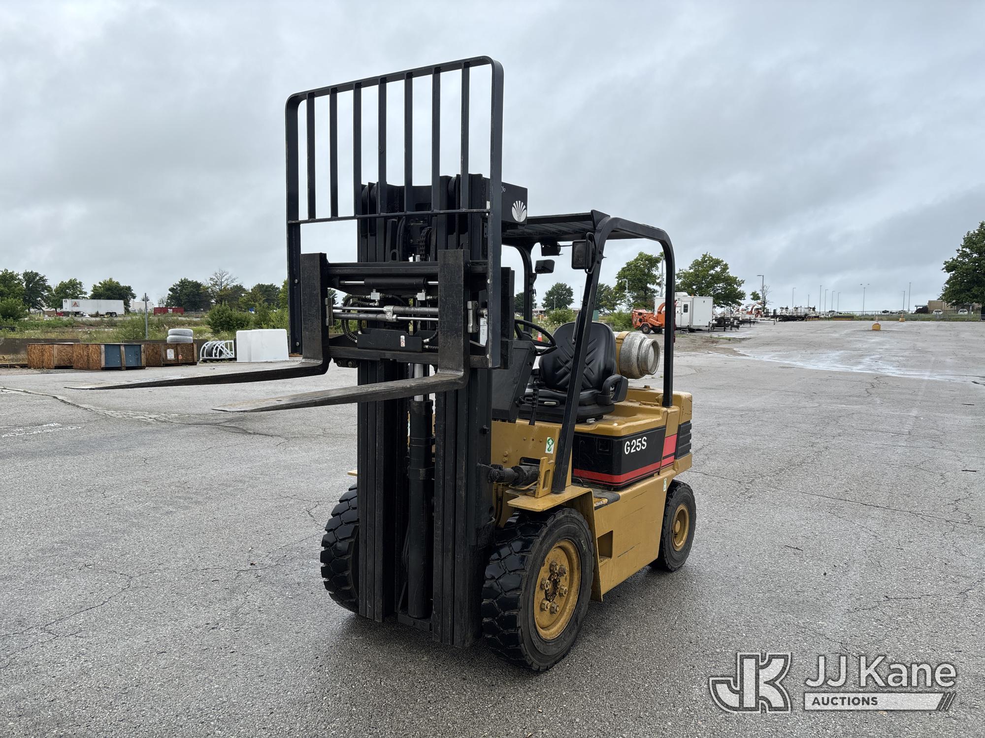 Photo of a 1997 Daewoo G25S-2