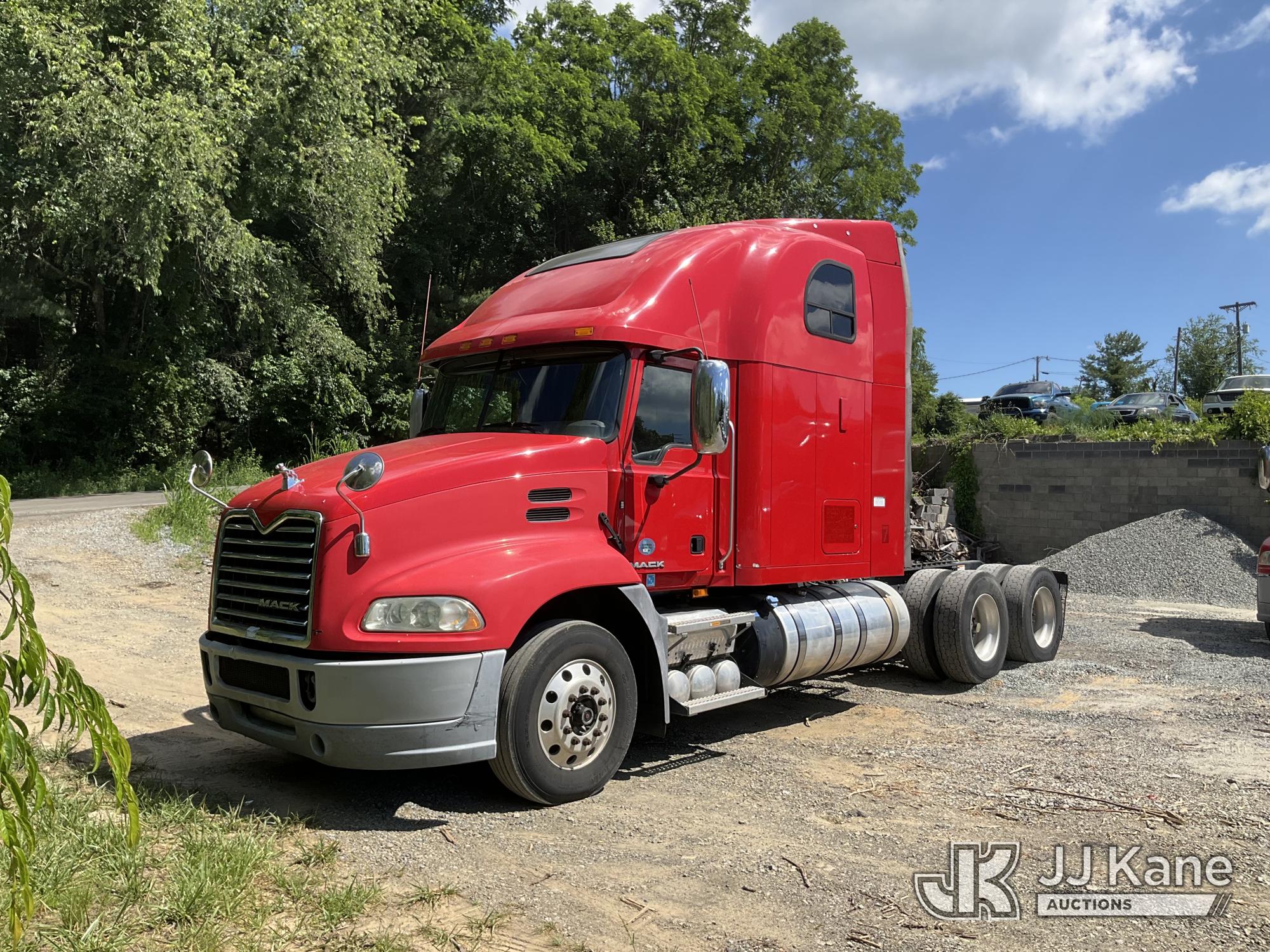 Photo of a 2016 Mack CXU613