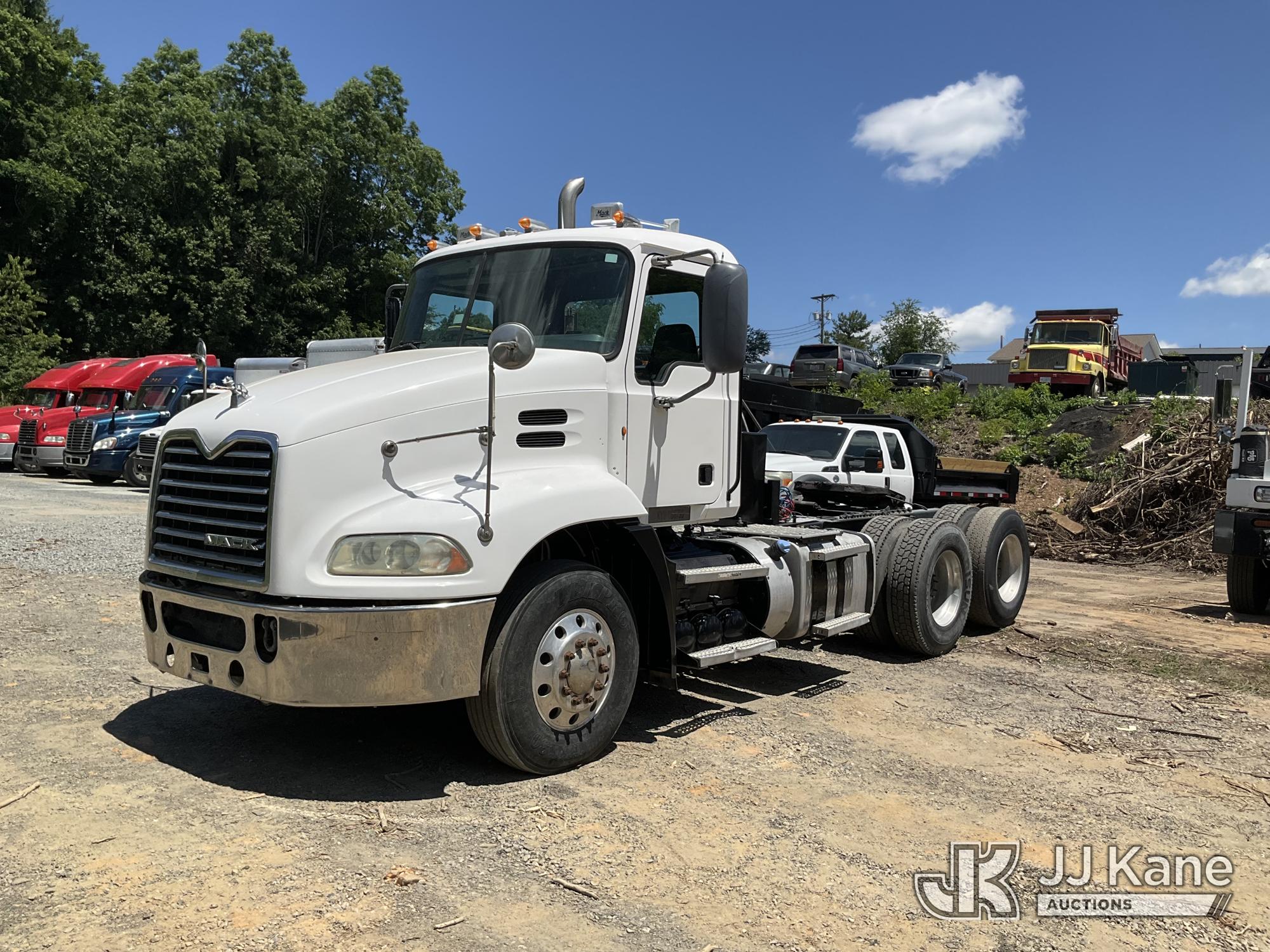 Photo of a 2012 Mack CXU613