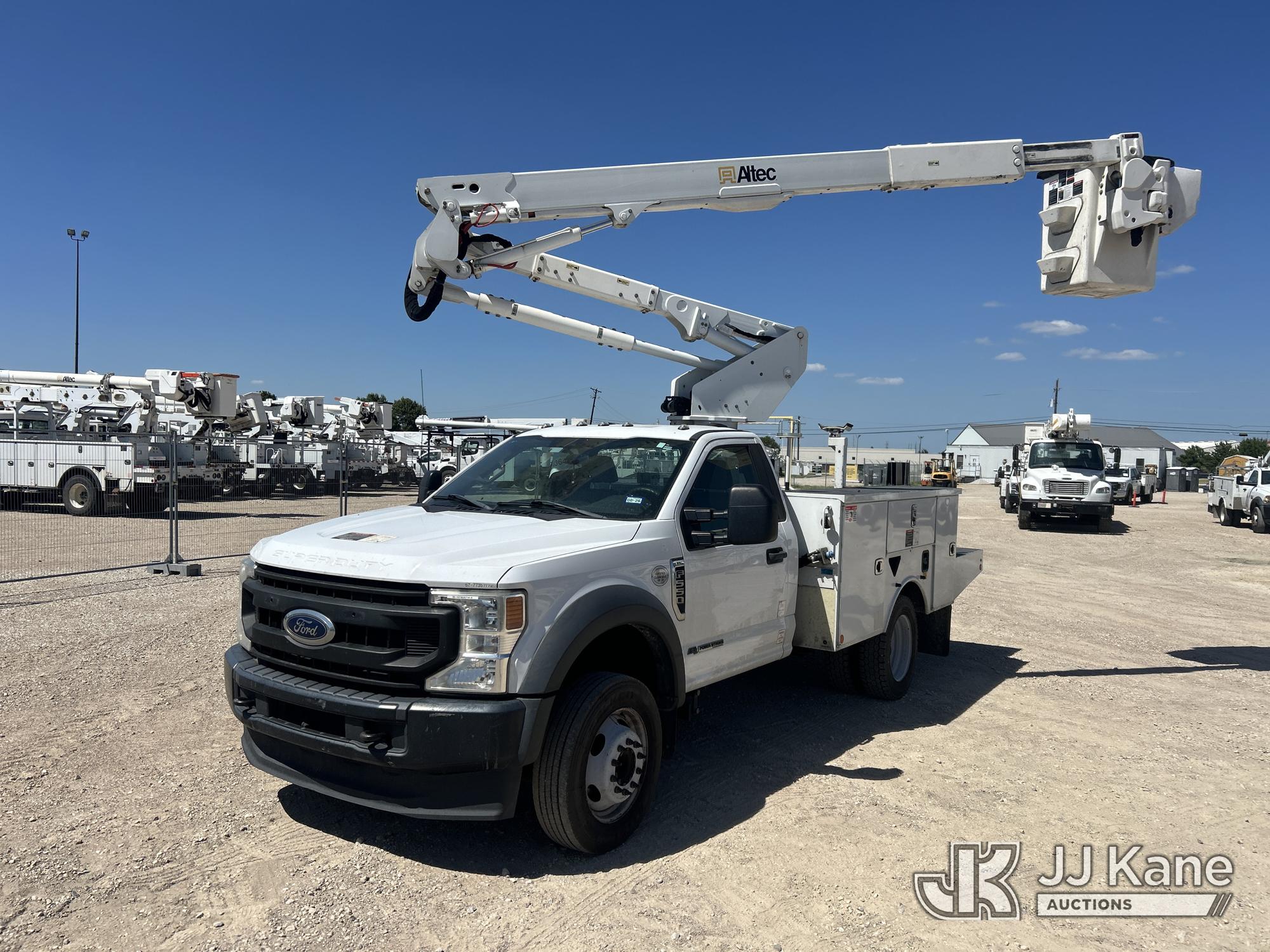 Altec AT40G, Articulating & Telescopic Bucket mounted behind cab on 2021 Ford F-550 Service Truck