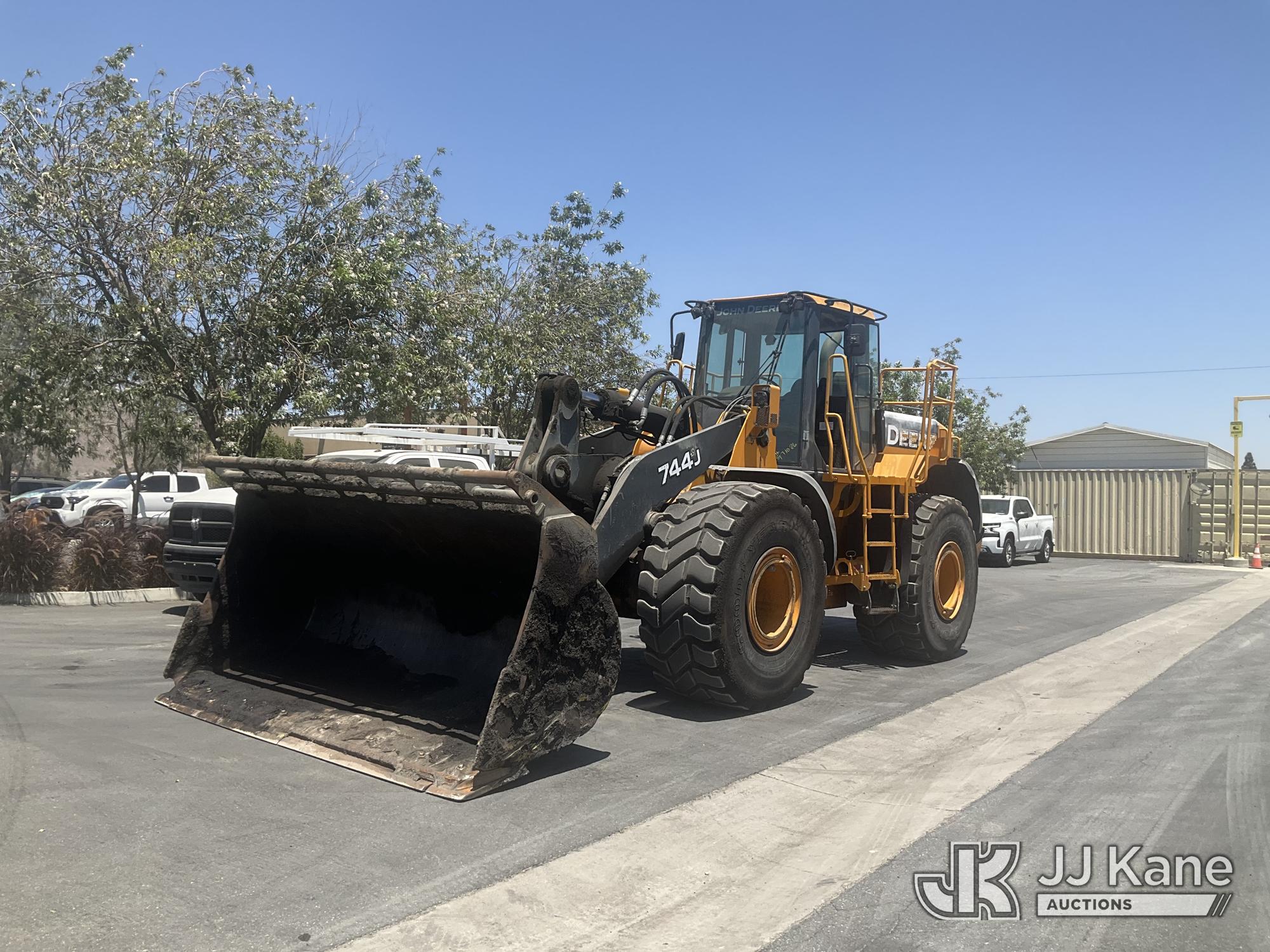 Photo of a 2006 John Deere 744J