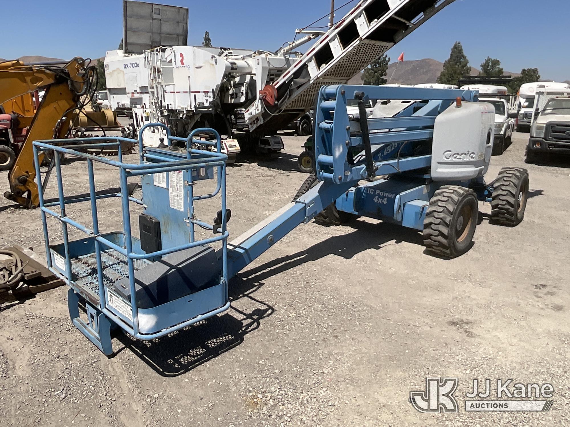 Photo of 2001 Genie Z4525