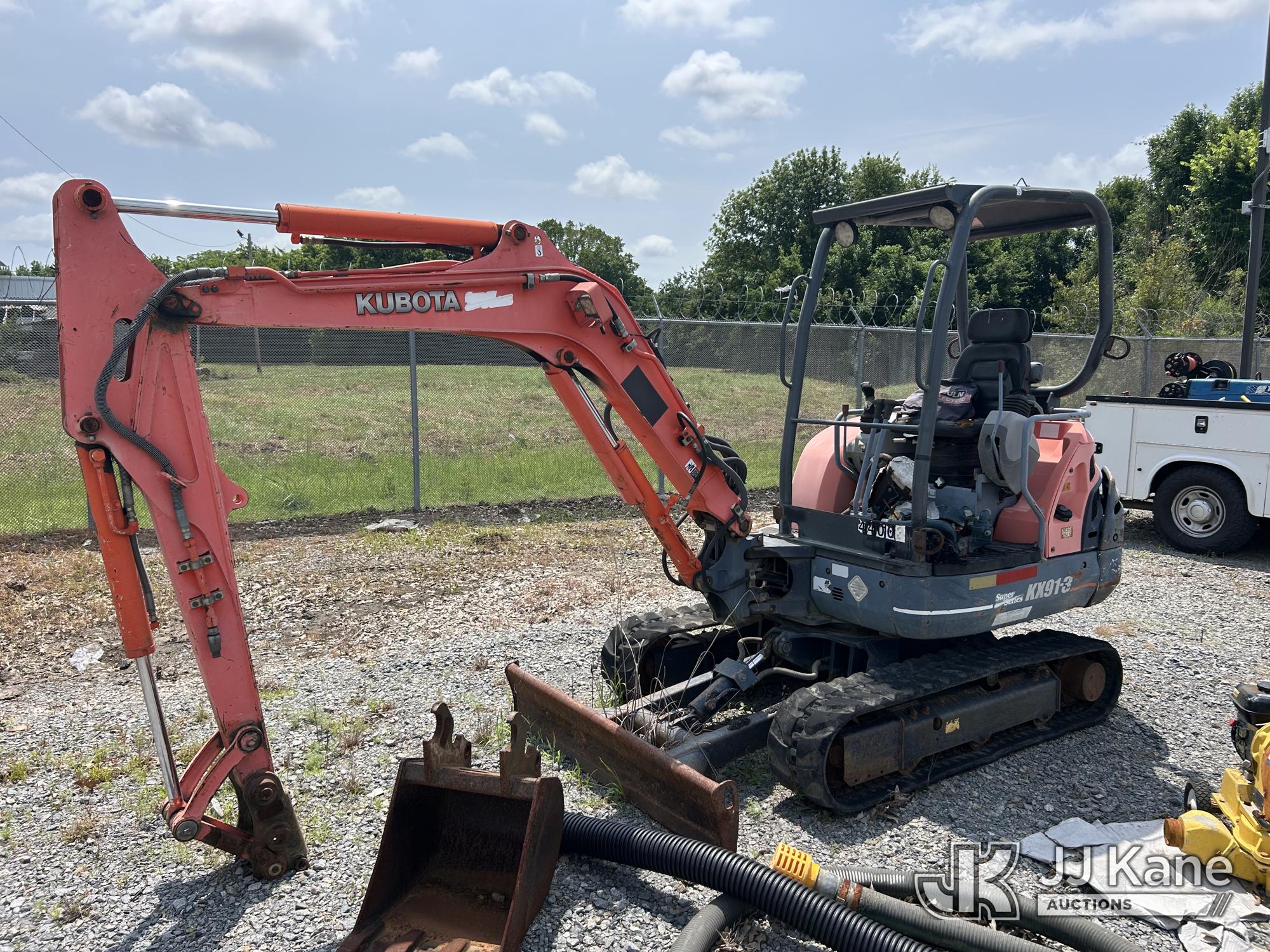 Photo of a 2006 Kubota KX913