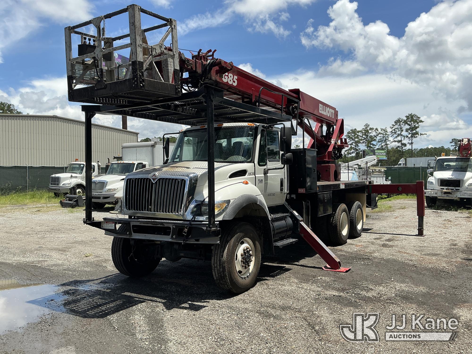 Elliott G85R-MHA, Telescopic Non-Insulated Sign Crane/Platform Lift rear mounted on 2005 International 7400 Flatbed/Utility Truck