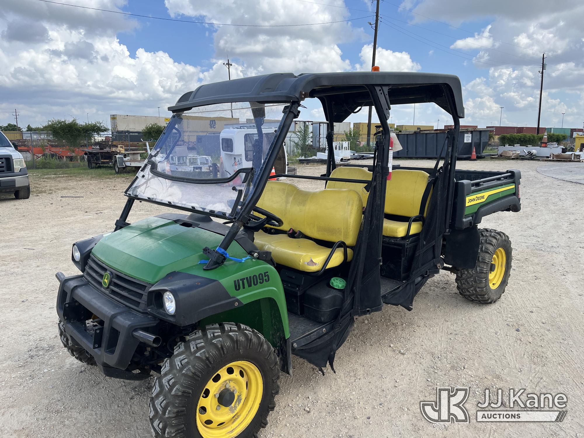 Photo of a 2022 John Deere XUV855MS4