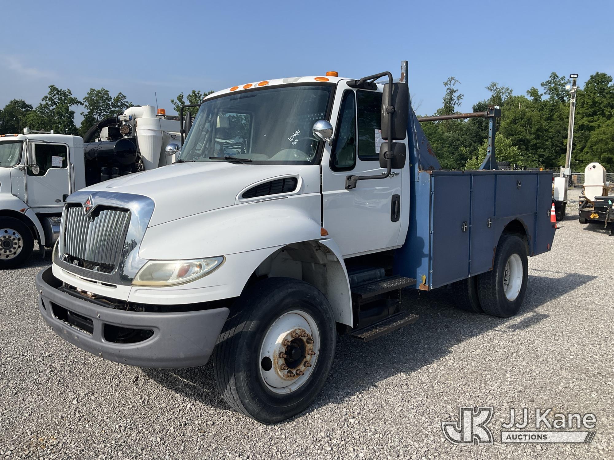 Photo of a 2013 International 4300SBA