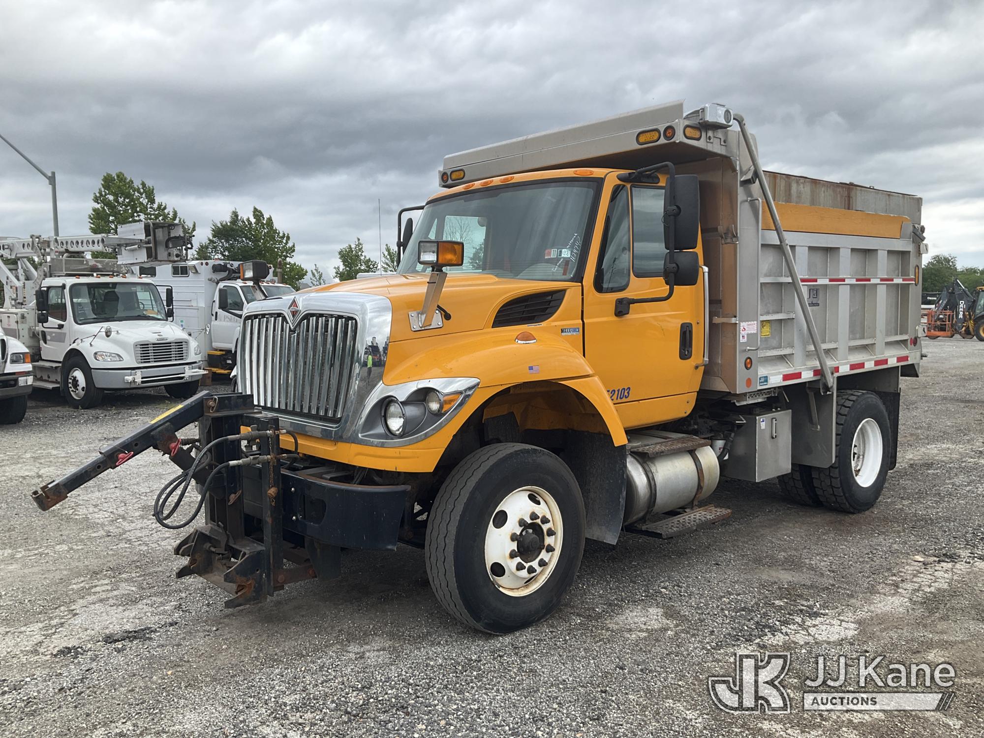 Photo of a 2015 International 7400