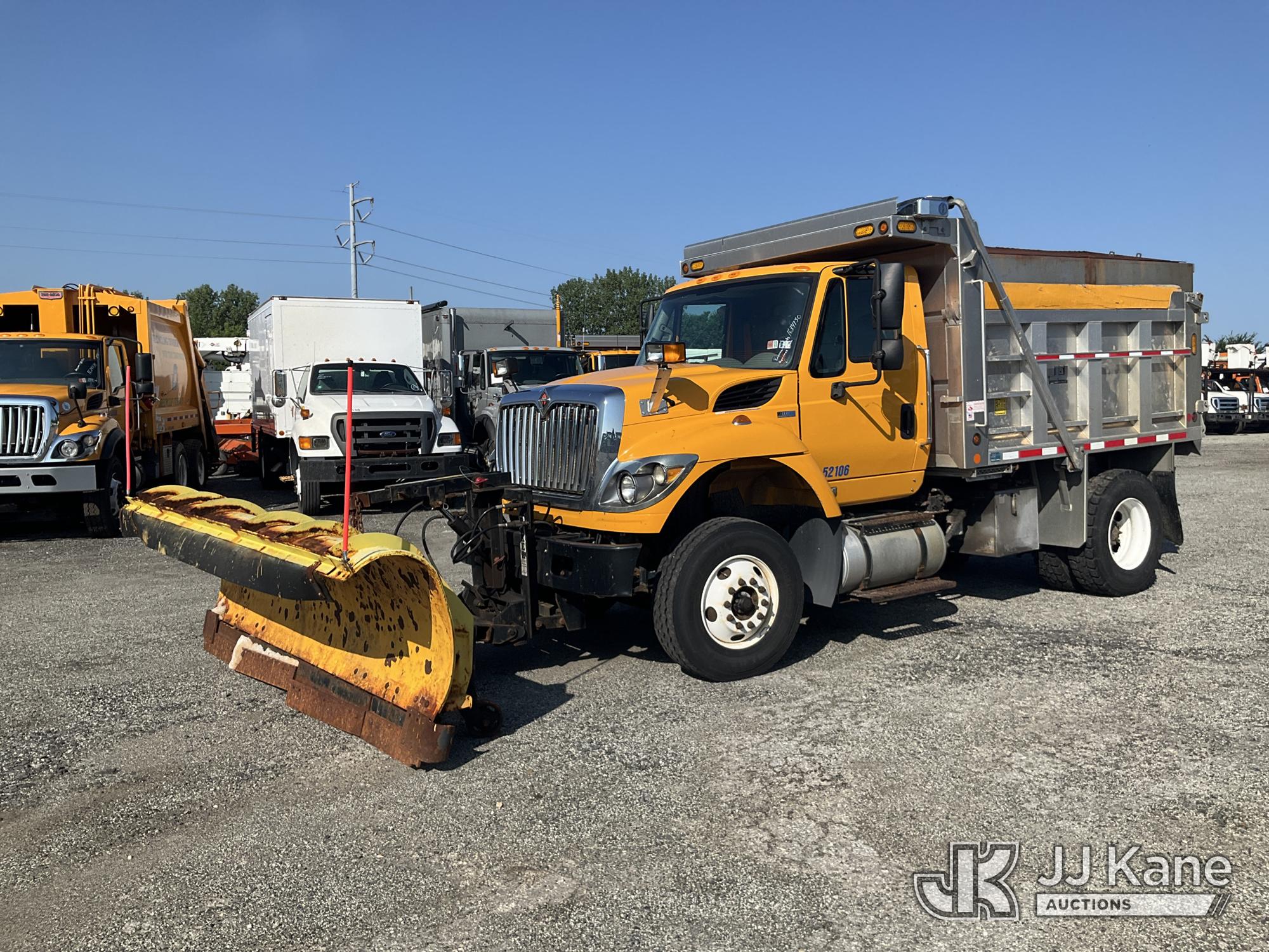 Photo of a 2015 International 7400