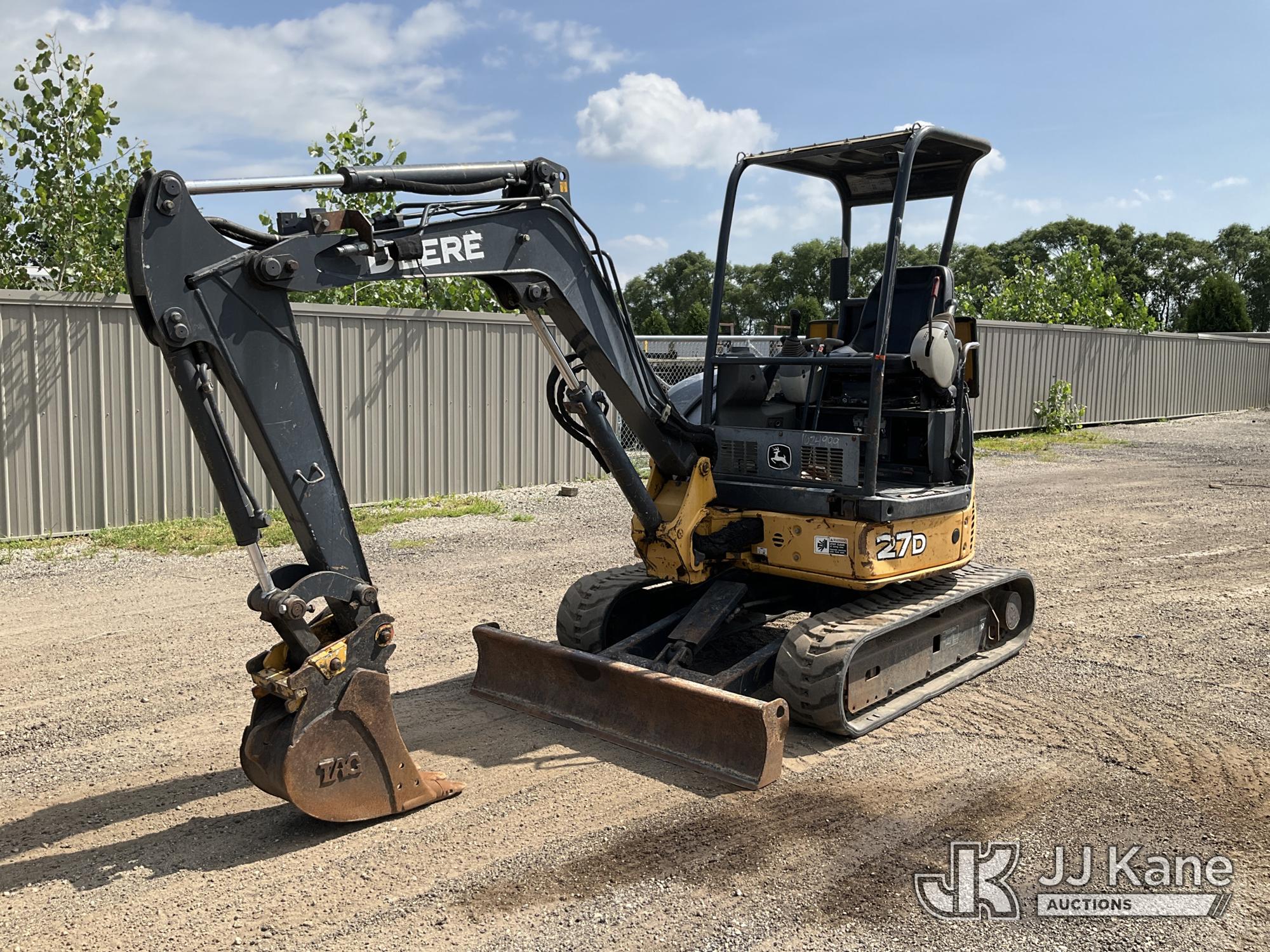 Photo of a 2010 John Deere 27D