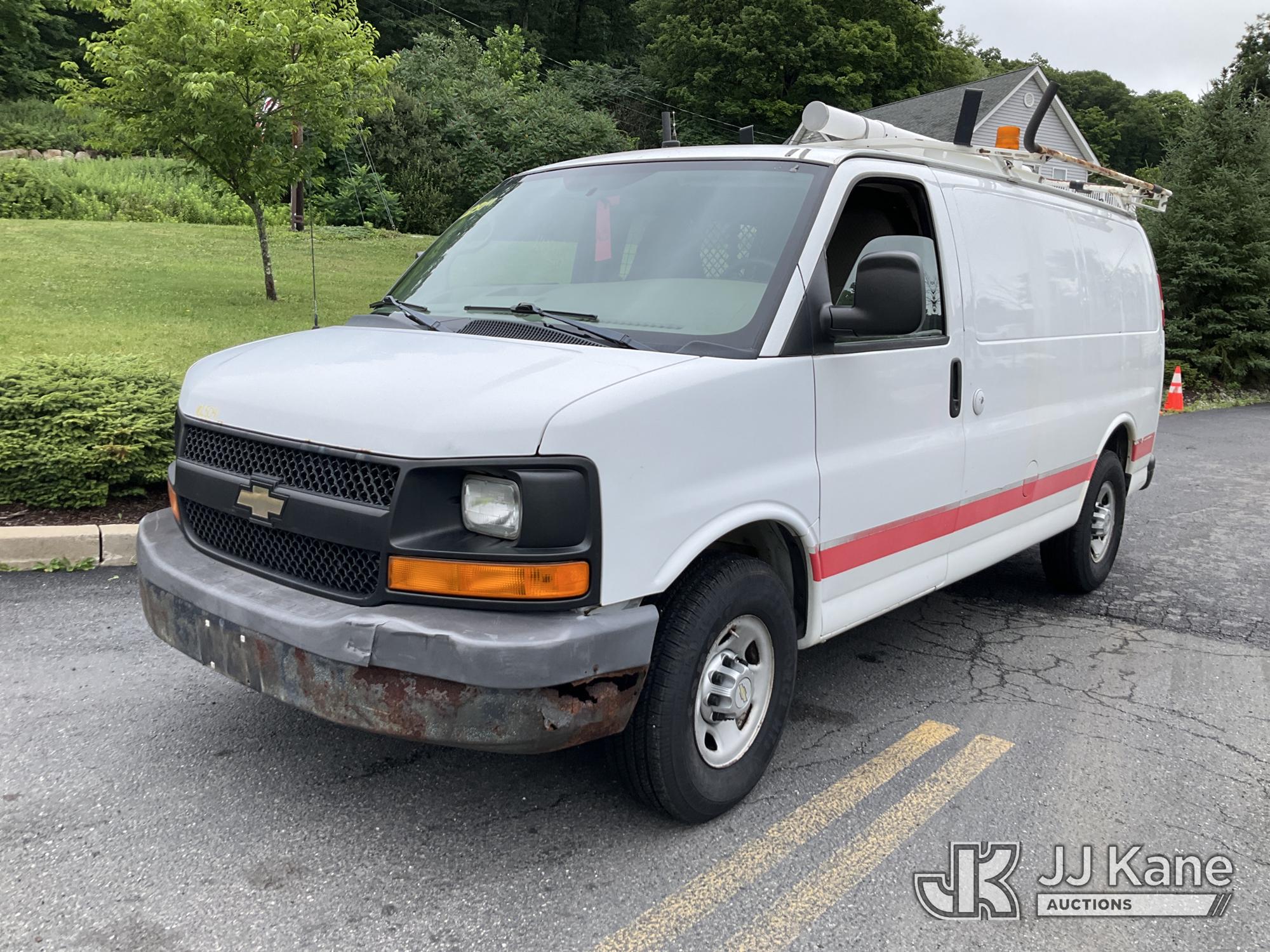 2011 Chevrolet Express G2500 Cargo Van