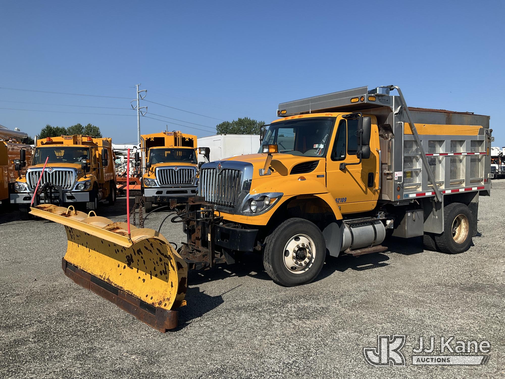 Photo of a 2015 International 7400