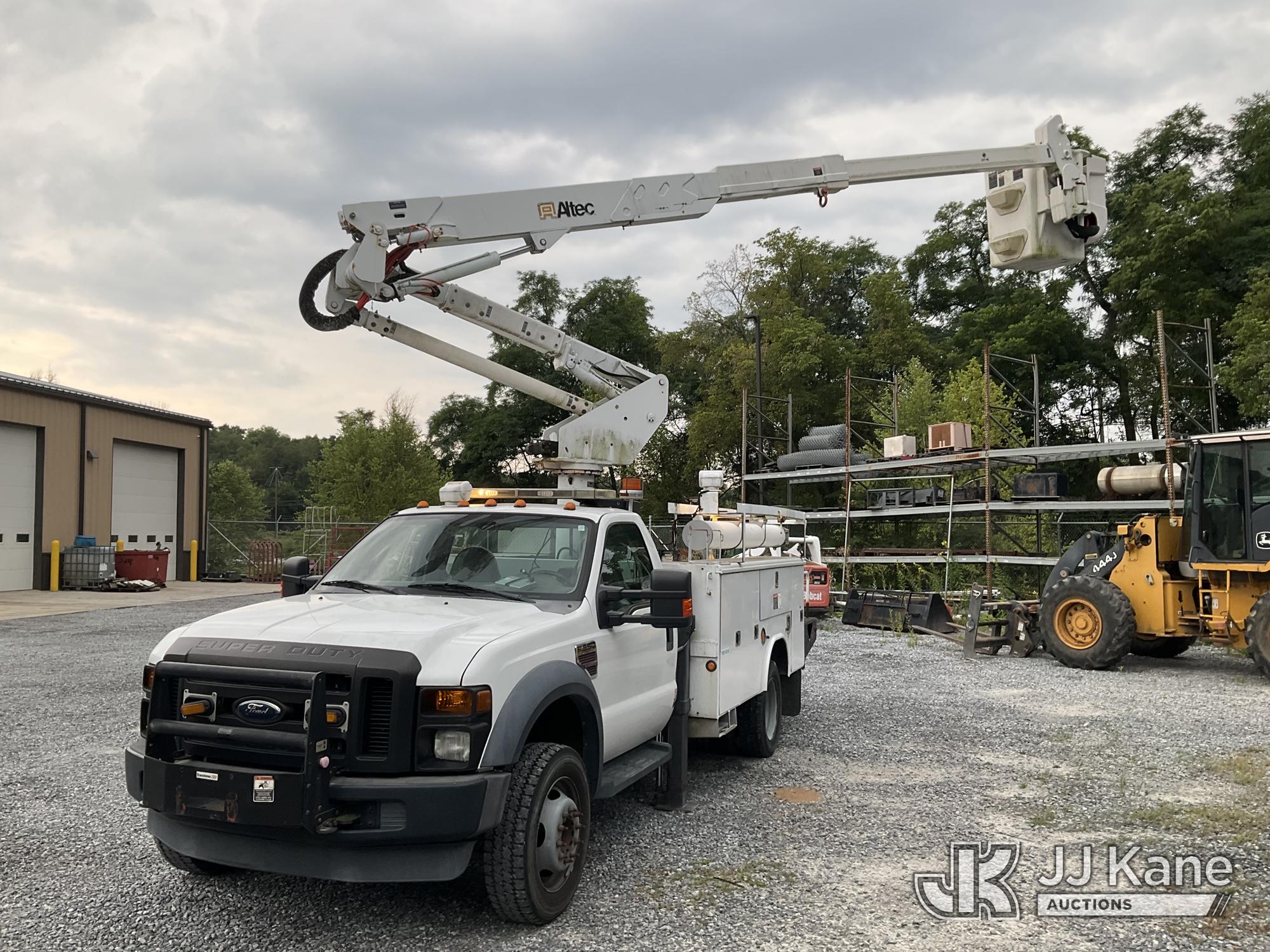 Altec AT37G, Articulating & Telescopic Bucket mounted behind cab on 2009 Ford F550 4x4 Regular Cab DRW Service Truck