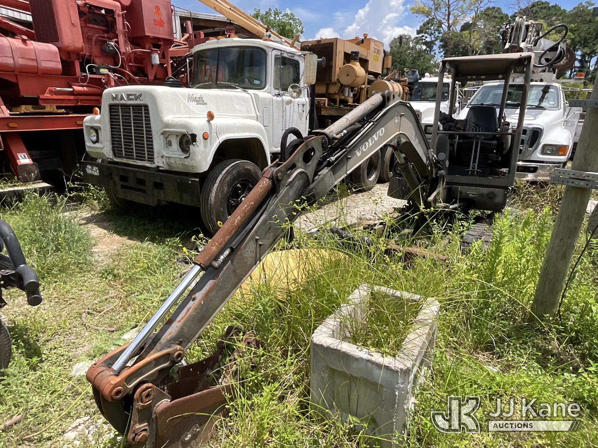 Photo of a 2000 Volvo EC35C