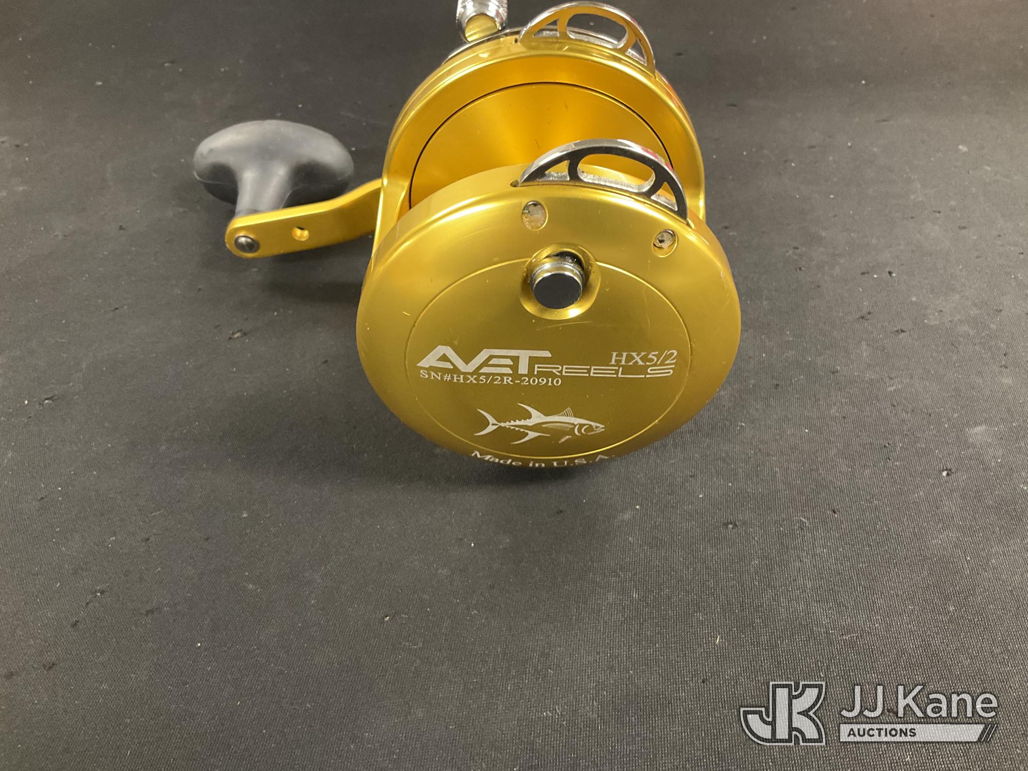 Avet HX 5/2 Fishing Reel (Used) NOTE: This unit is being sold AS IS/WHERE IS via Timed Auction and is located in Jurupa Valley