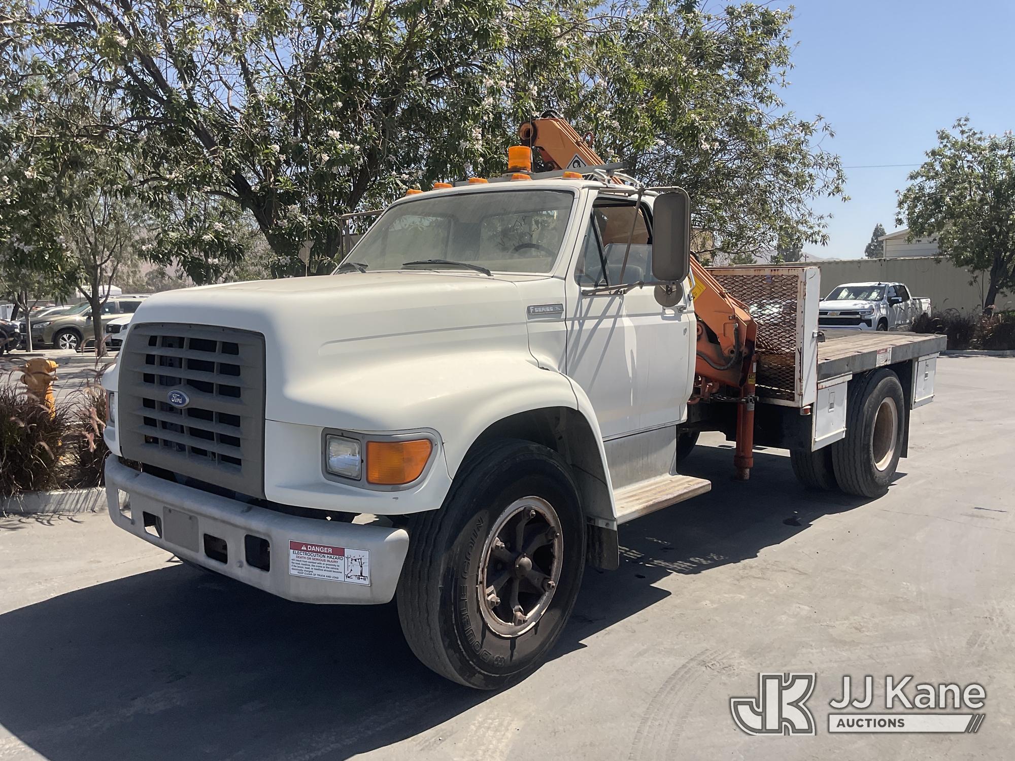 1995 Ford F700 Flatbed Truck