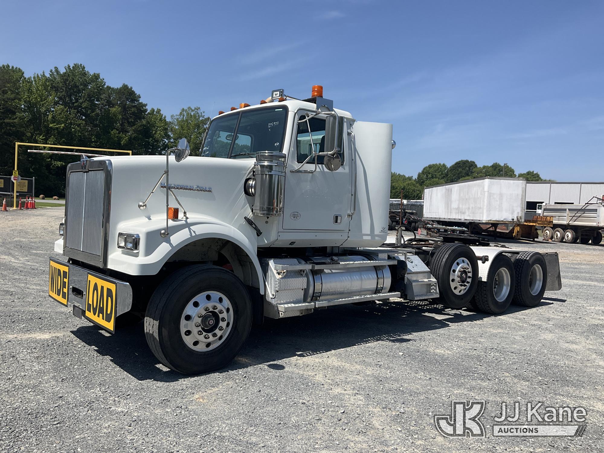 Photo of a 2012 Western Star 4900